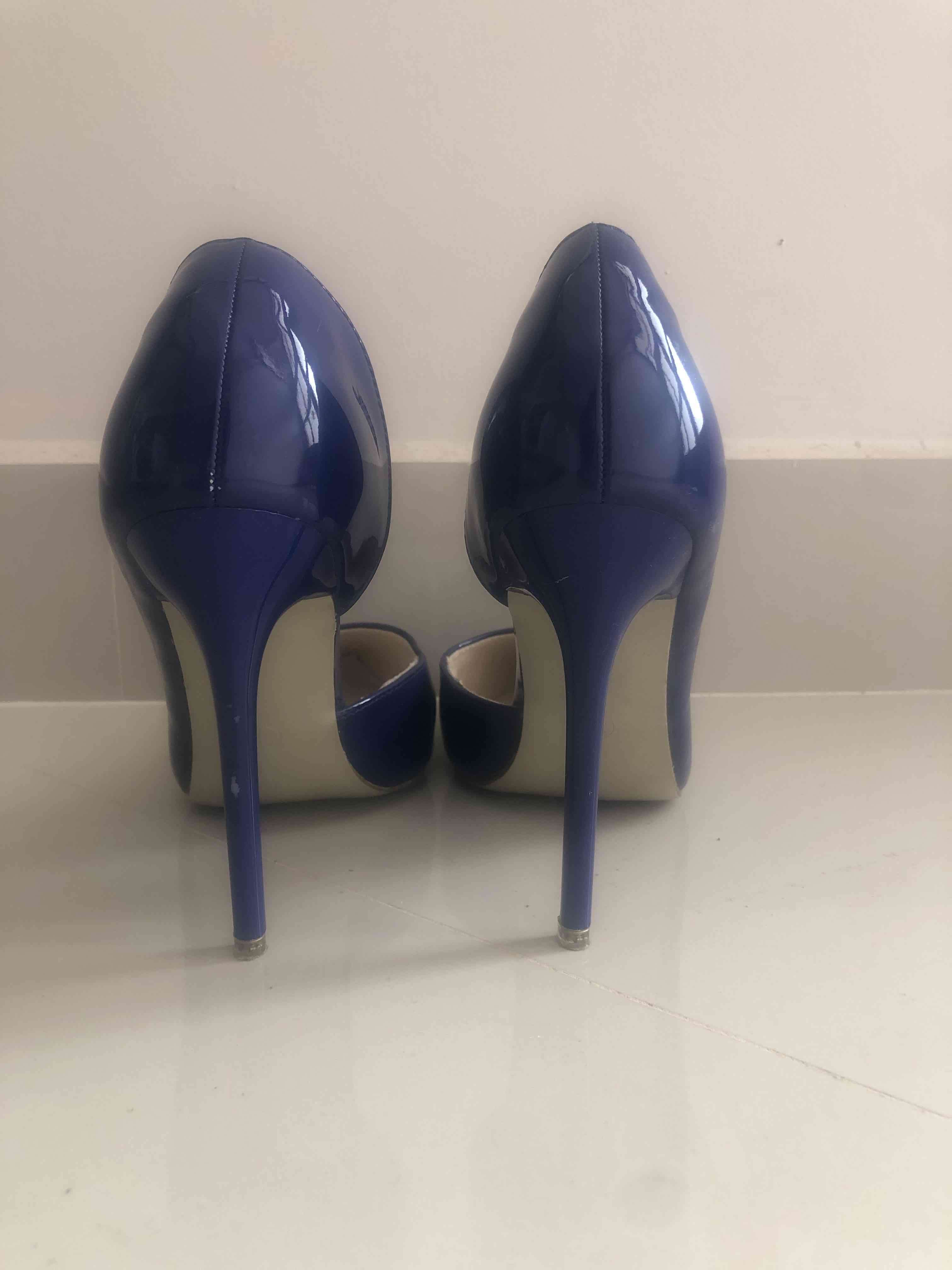 Tacones altos azules - miniatura 3