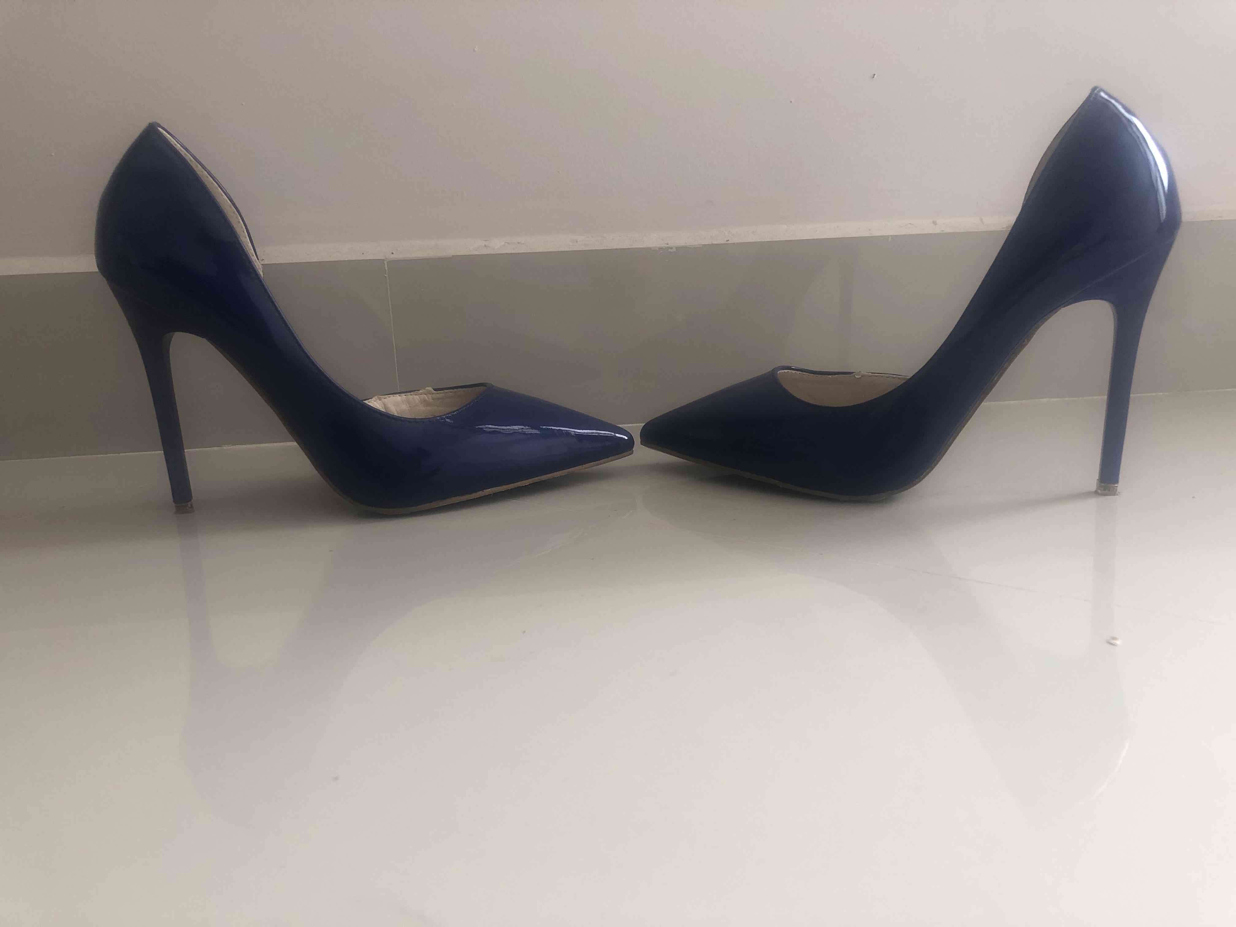 Tacones altos azules - miniatura 4