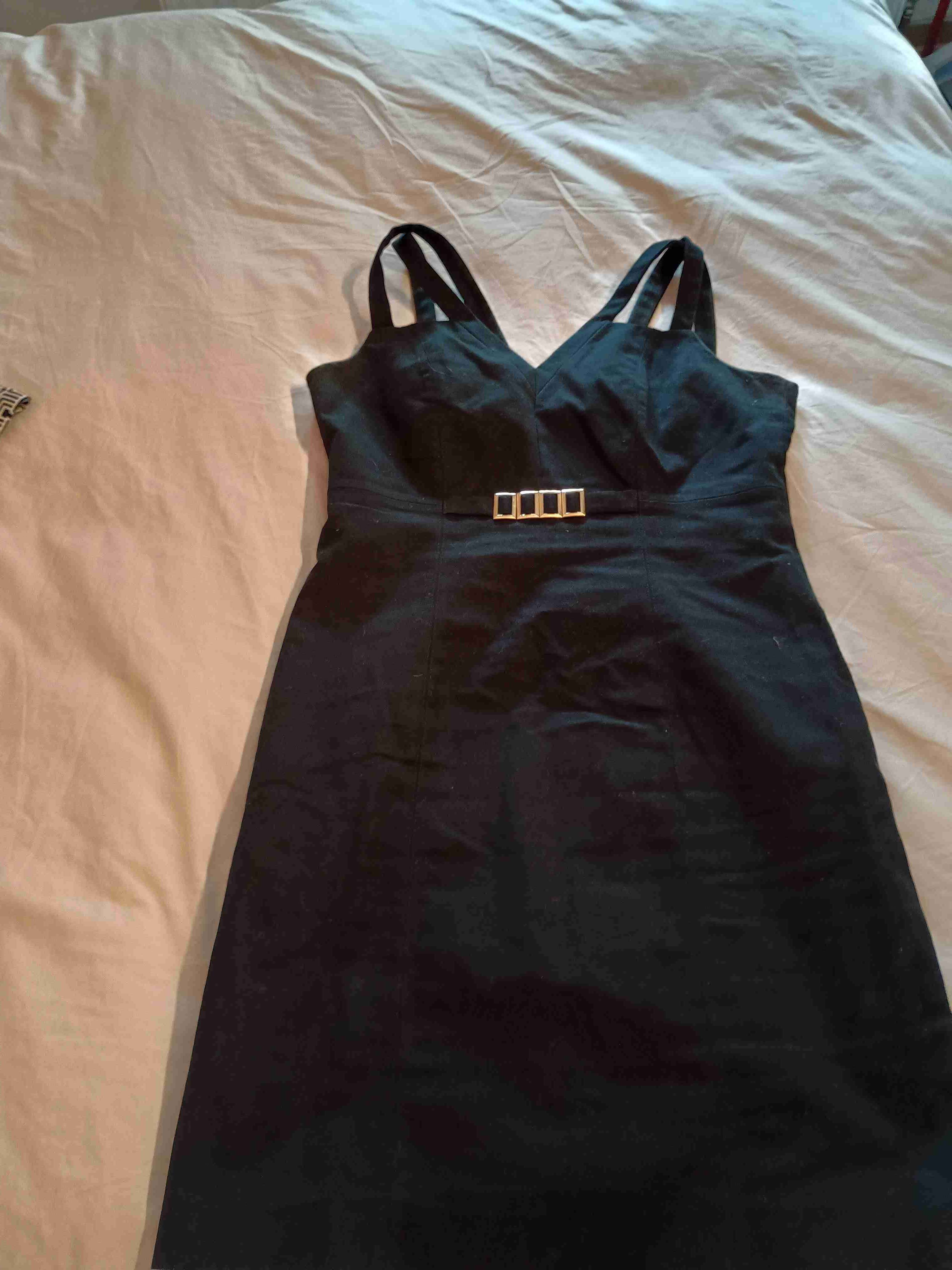 Vestido negro con tirantes marca liola