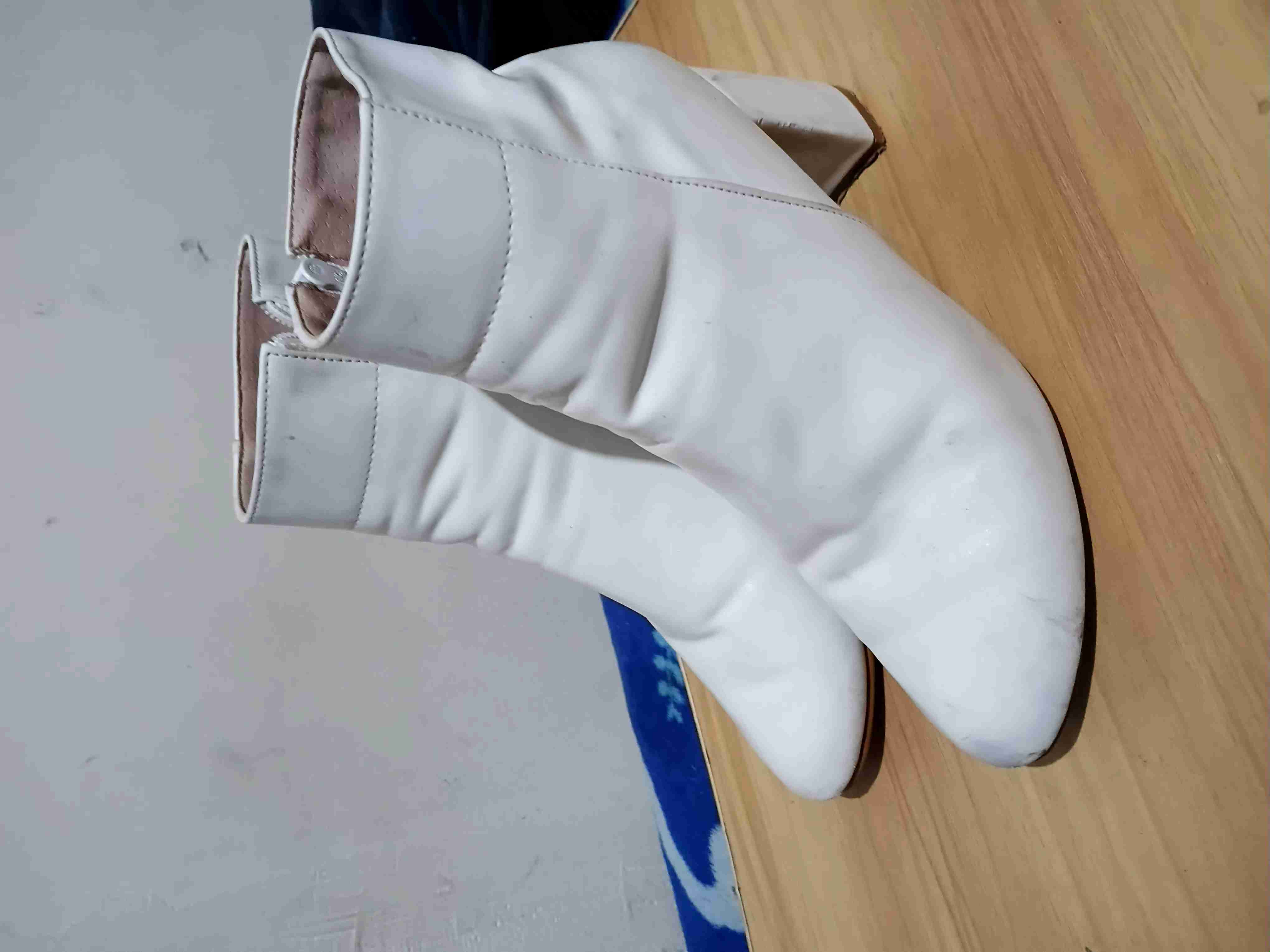 Botines blancos de cuero - miniatura 1