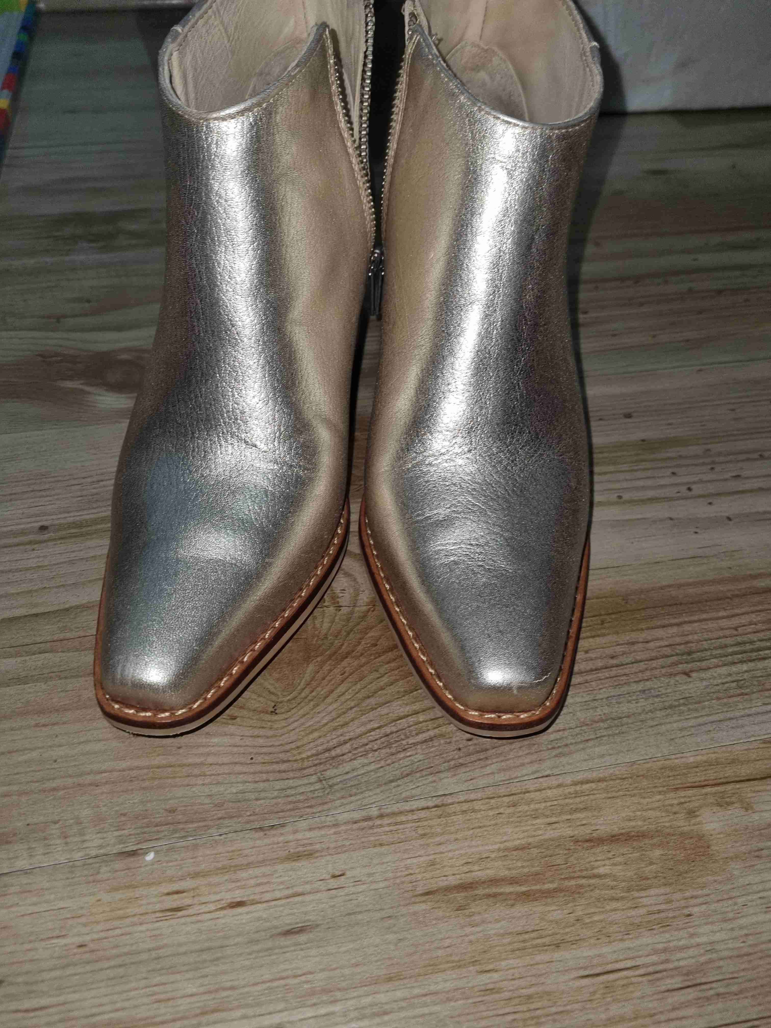 Botines dorados de cuero - miniatura 1