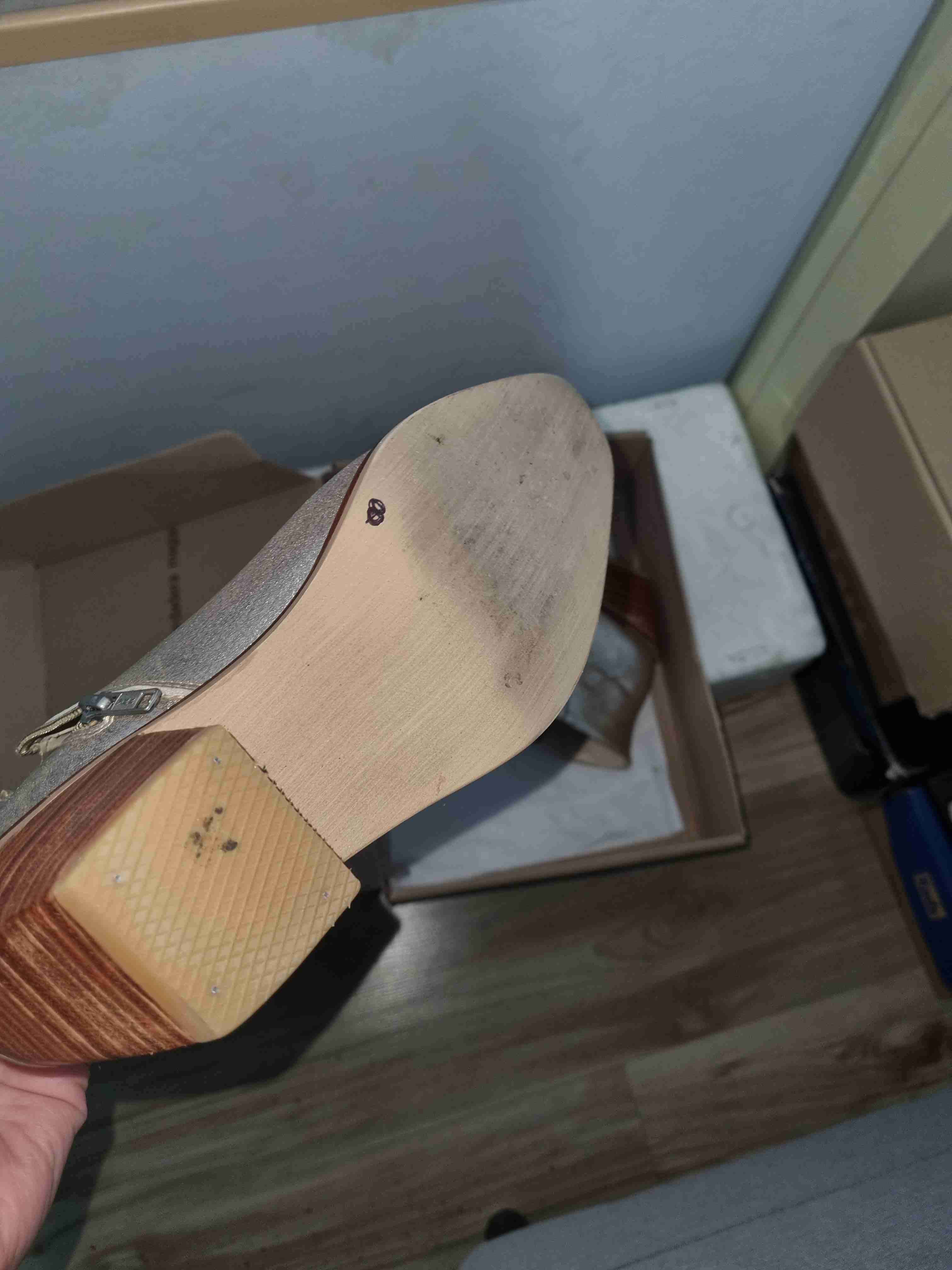 Botines dorados de cuero - miniatura 2