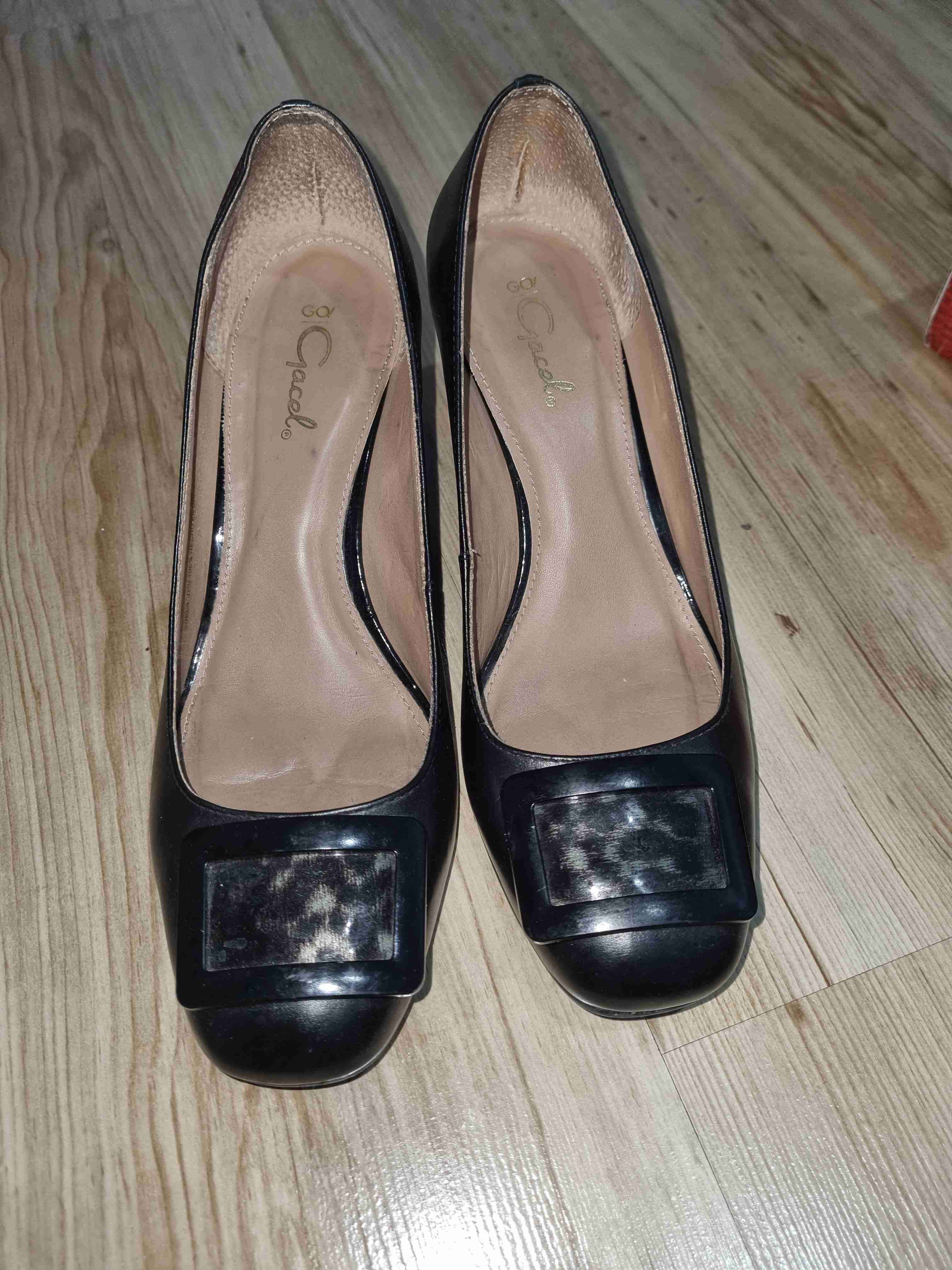 Zapatos de tacón negros elegantes - miniatura 1