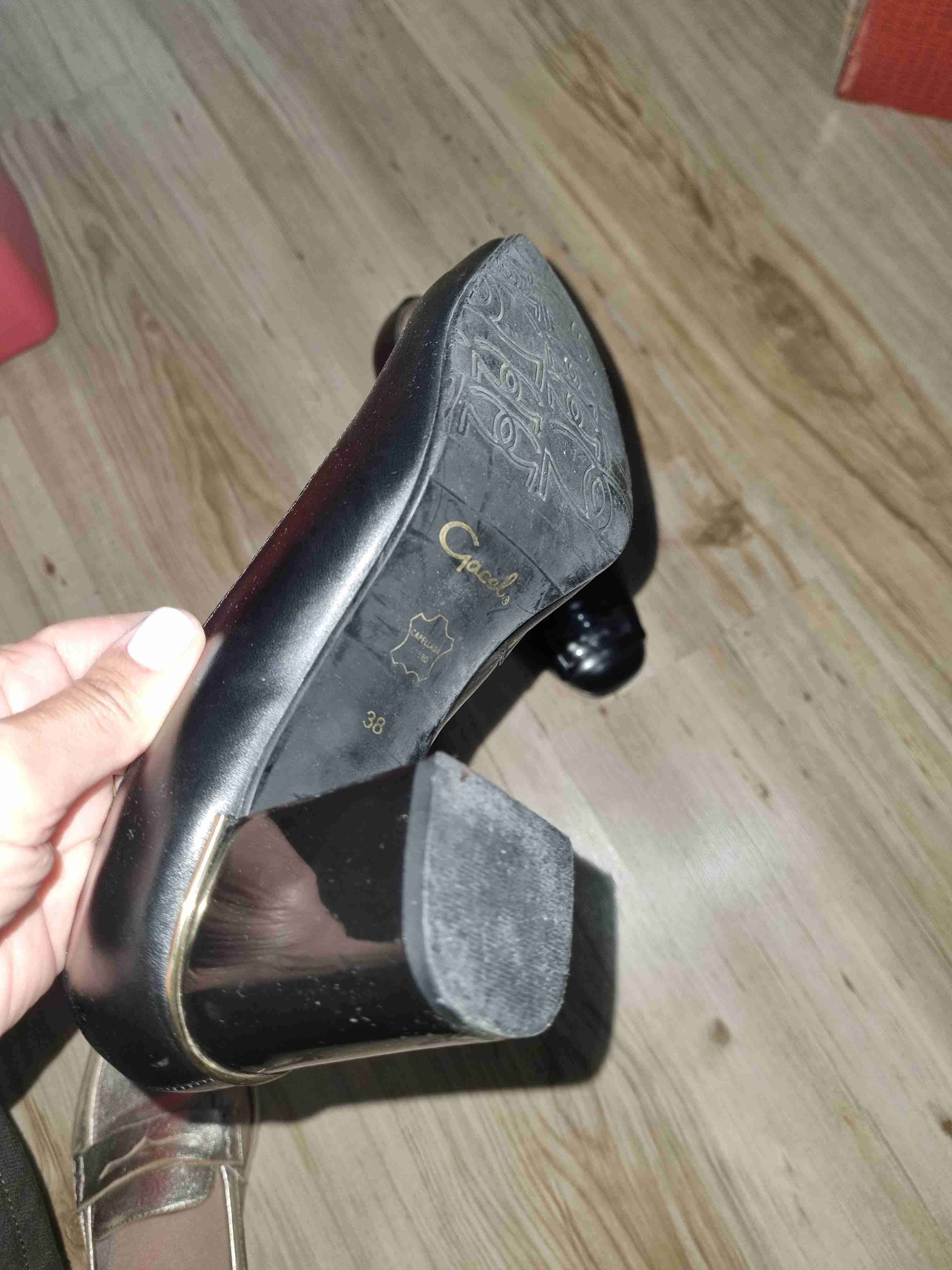 Zapatos de tacón negros elegantes - miniatura 2