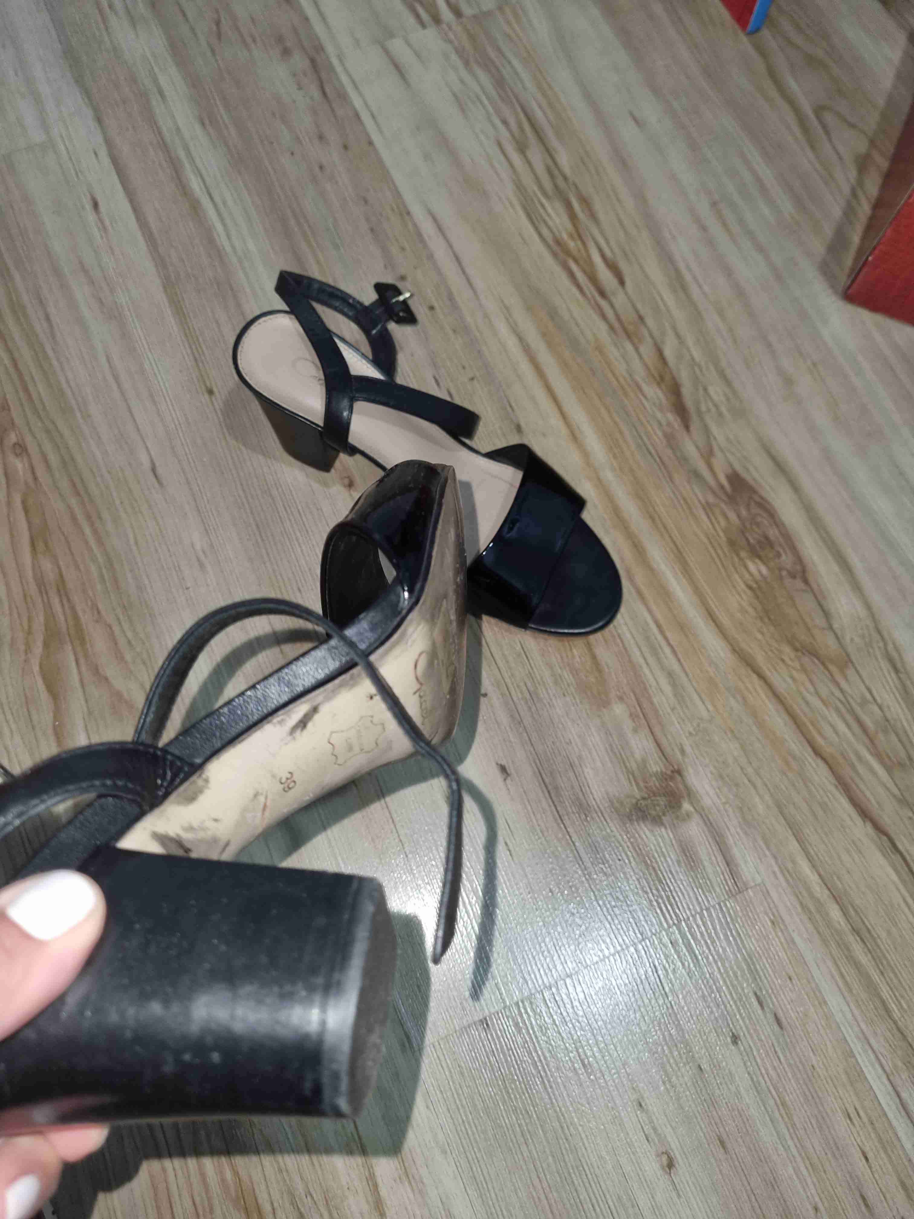 Sandalias negras de tacón medio marca gacel - miniatura 2