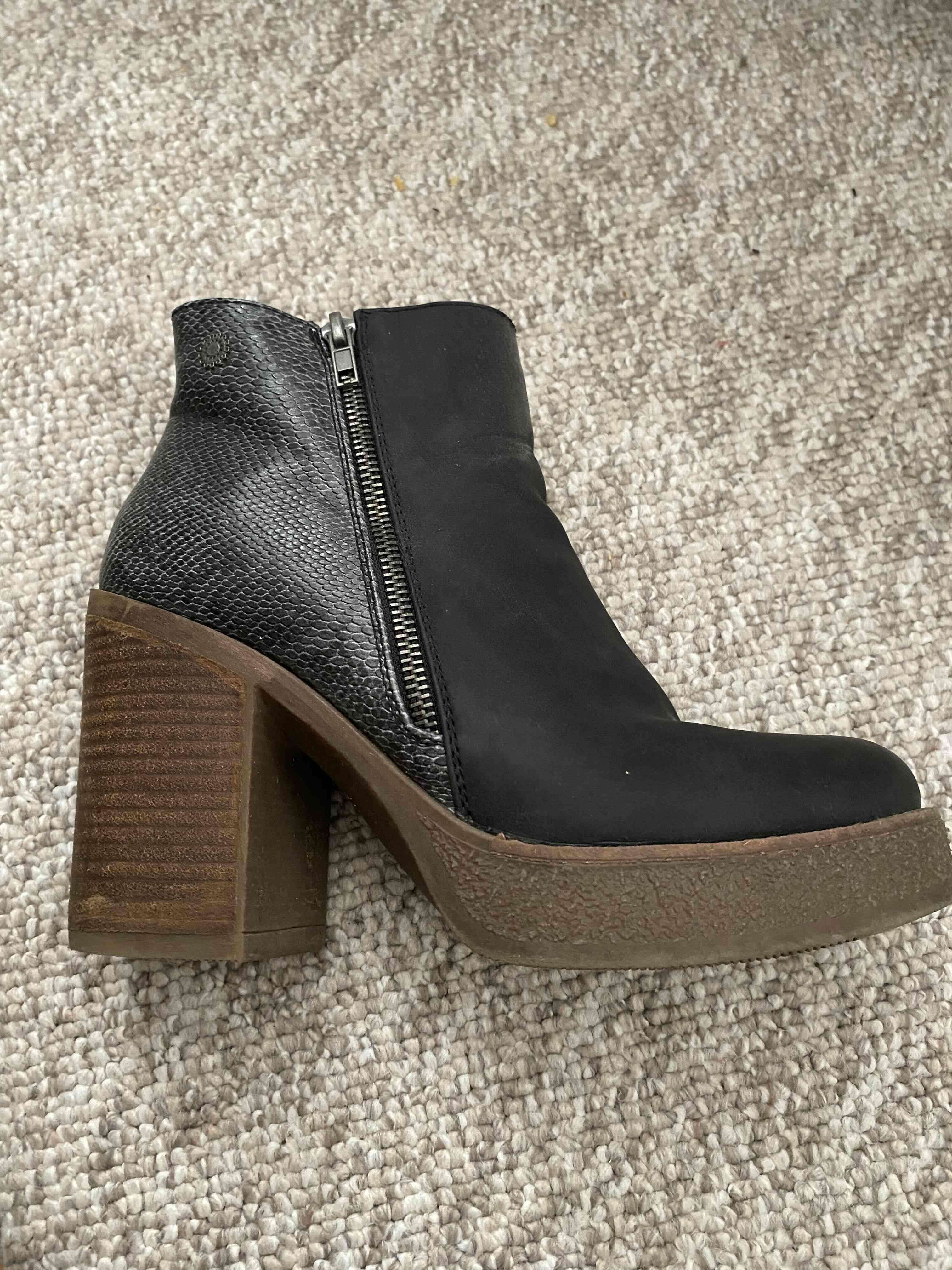 Botines negros con tacón