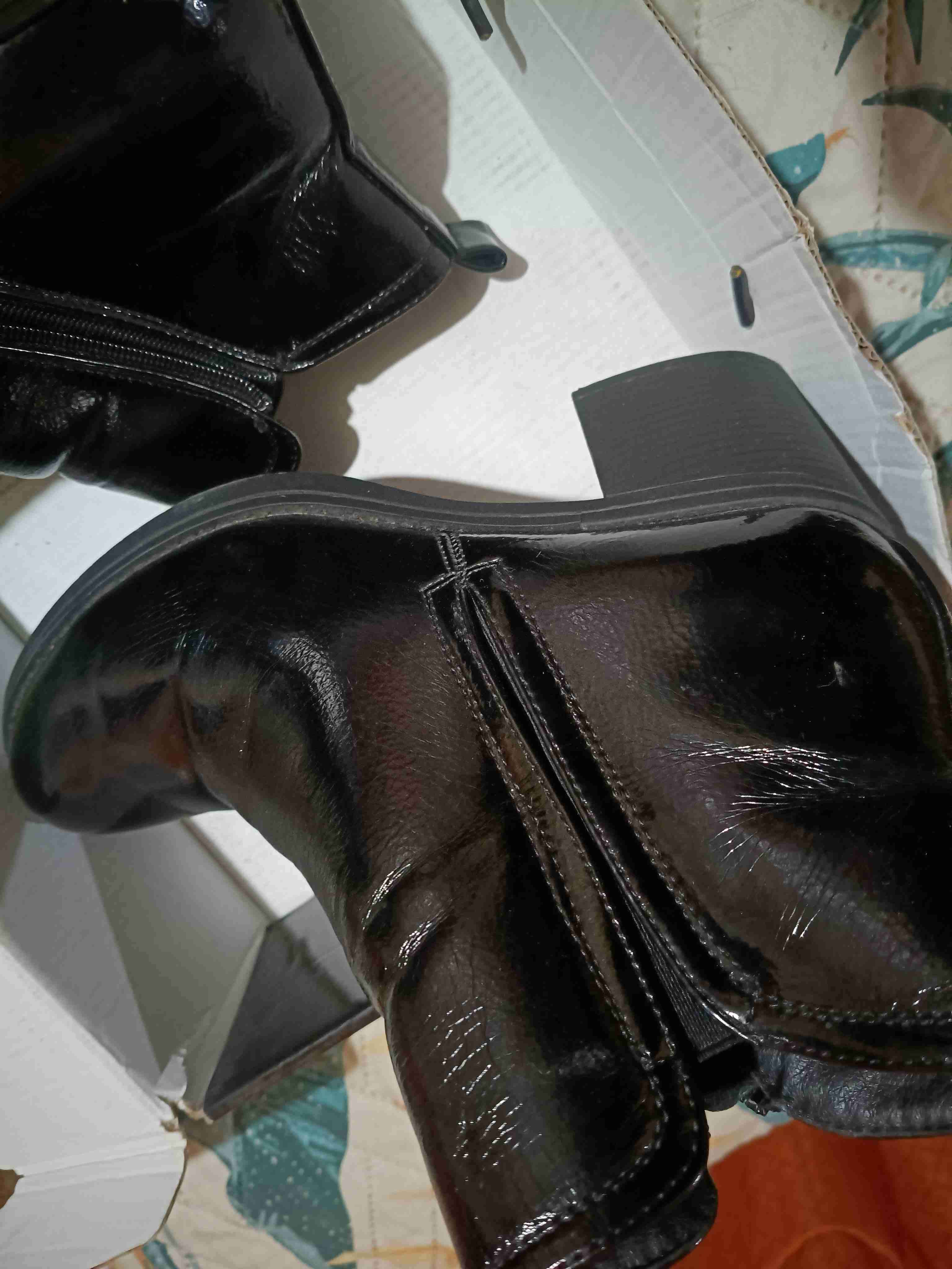 Botines negros de charol - miniatura 2