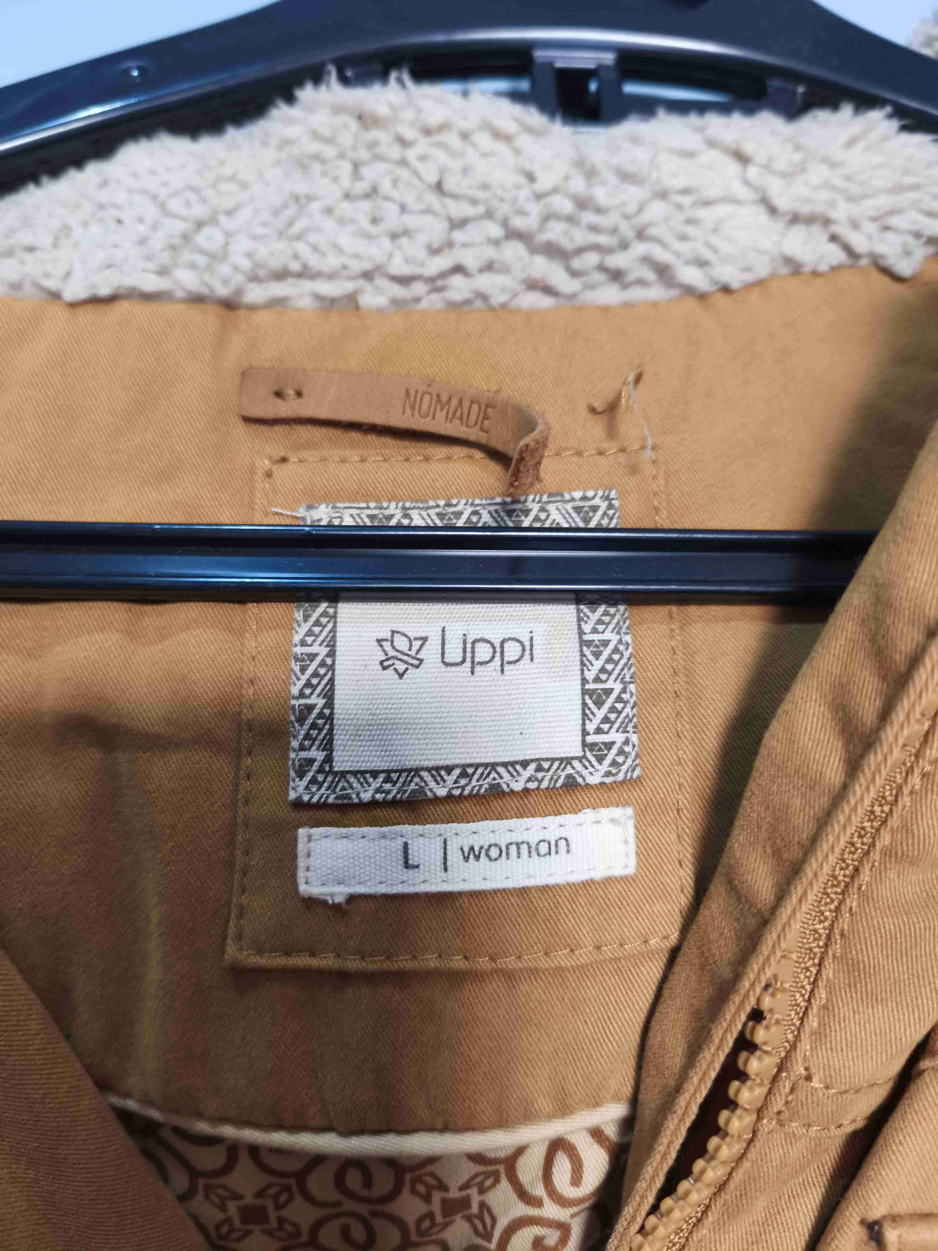 Chaqueta mostaza con capucha - miniatura 2