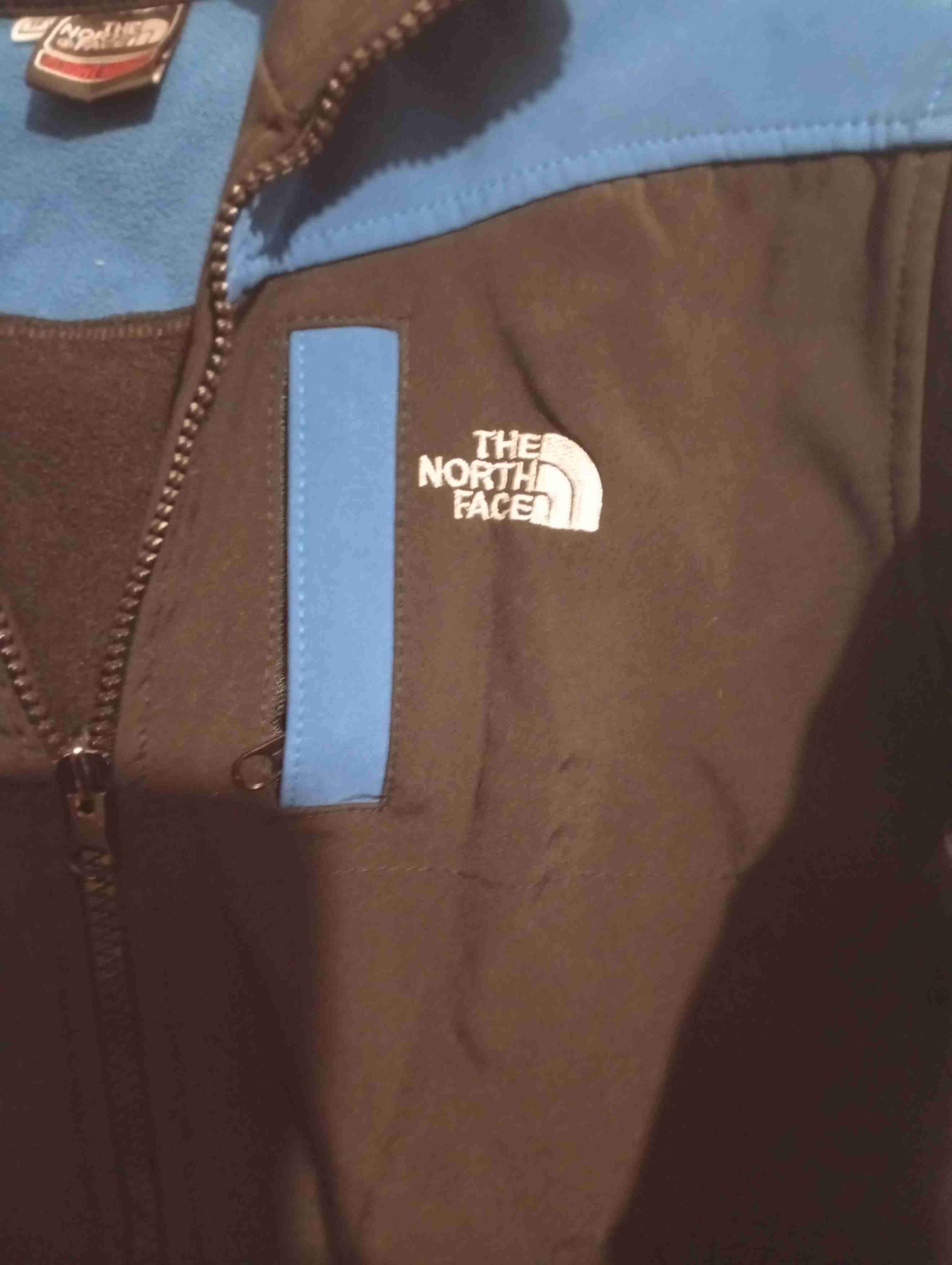 Chaqueta polar negra y azul North Face - miniatura 2