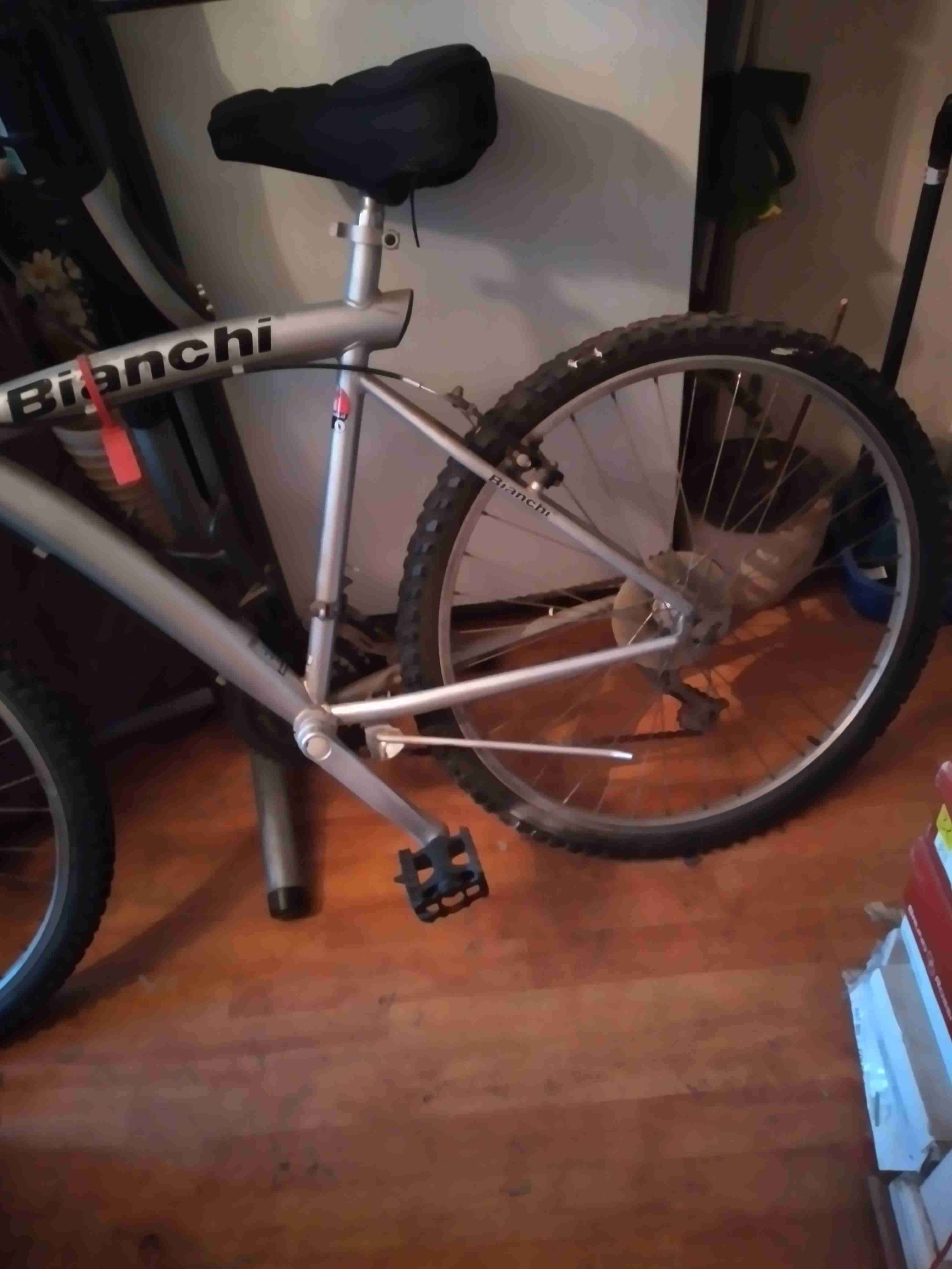 Bicicleta montaña Bianchi plateado y rojo - miniatura 3