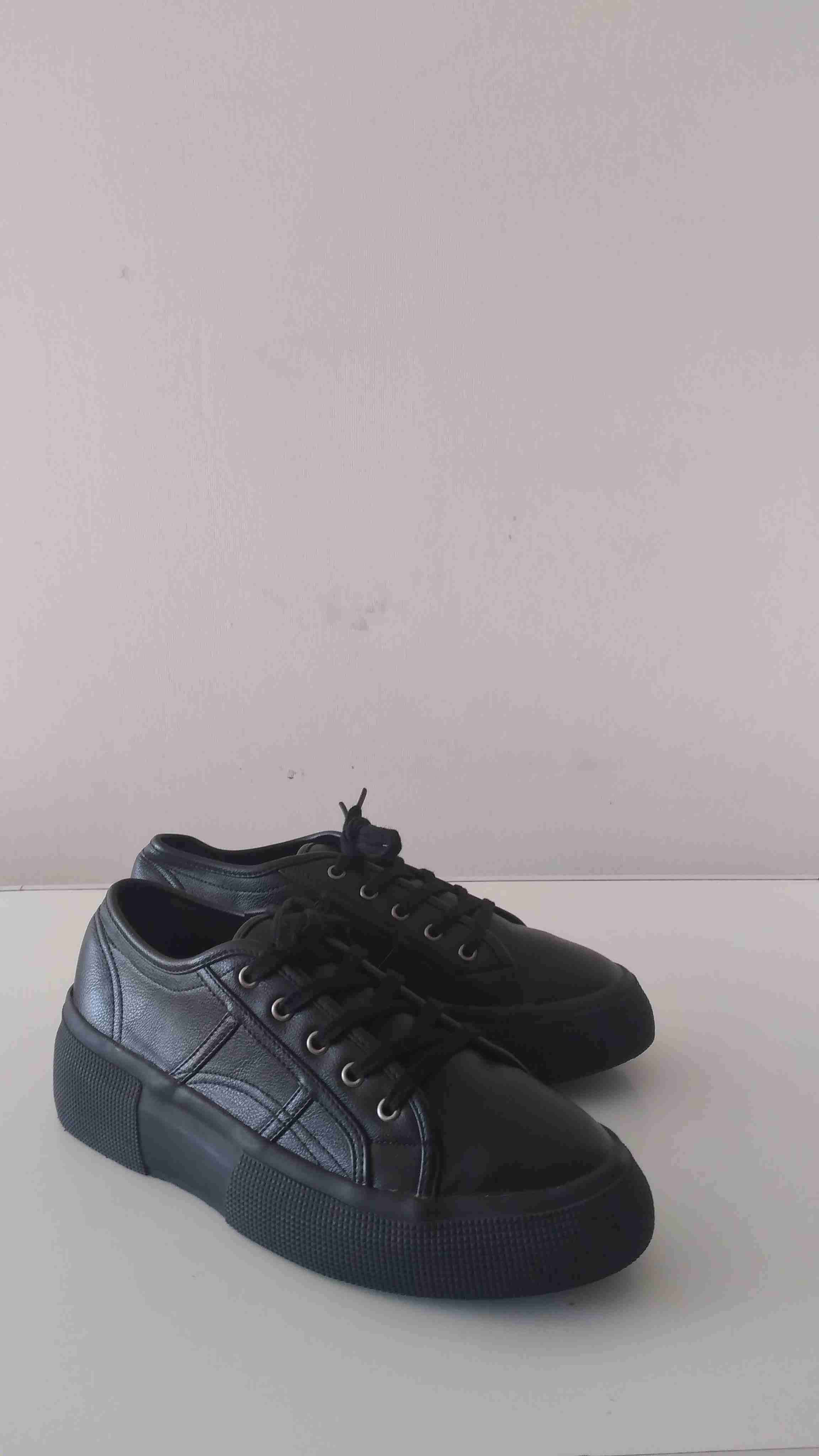 Zapatillas negras de cuero marca DETOGNI N° 39 - miniatura 1