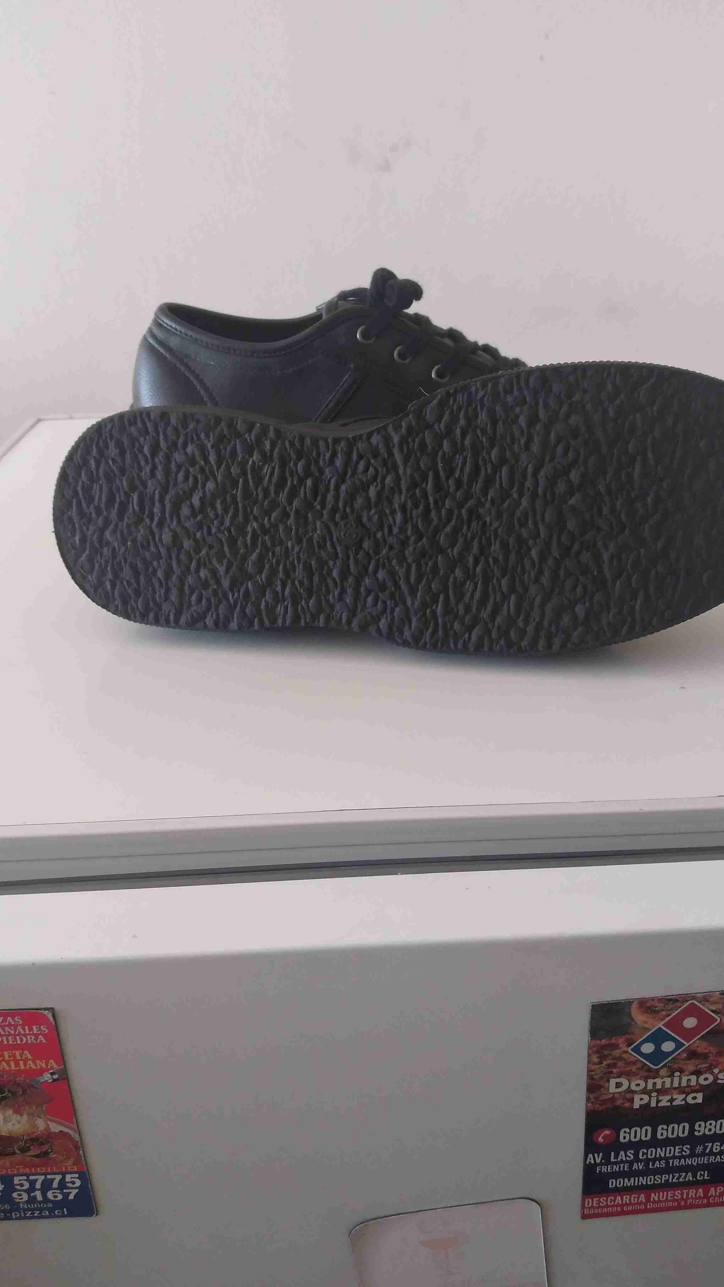 Zapatillas negras de cuero marca DETOGNI N° 39 - miniatura 3