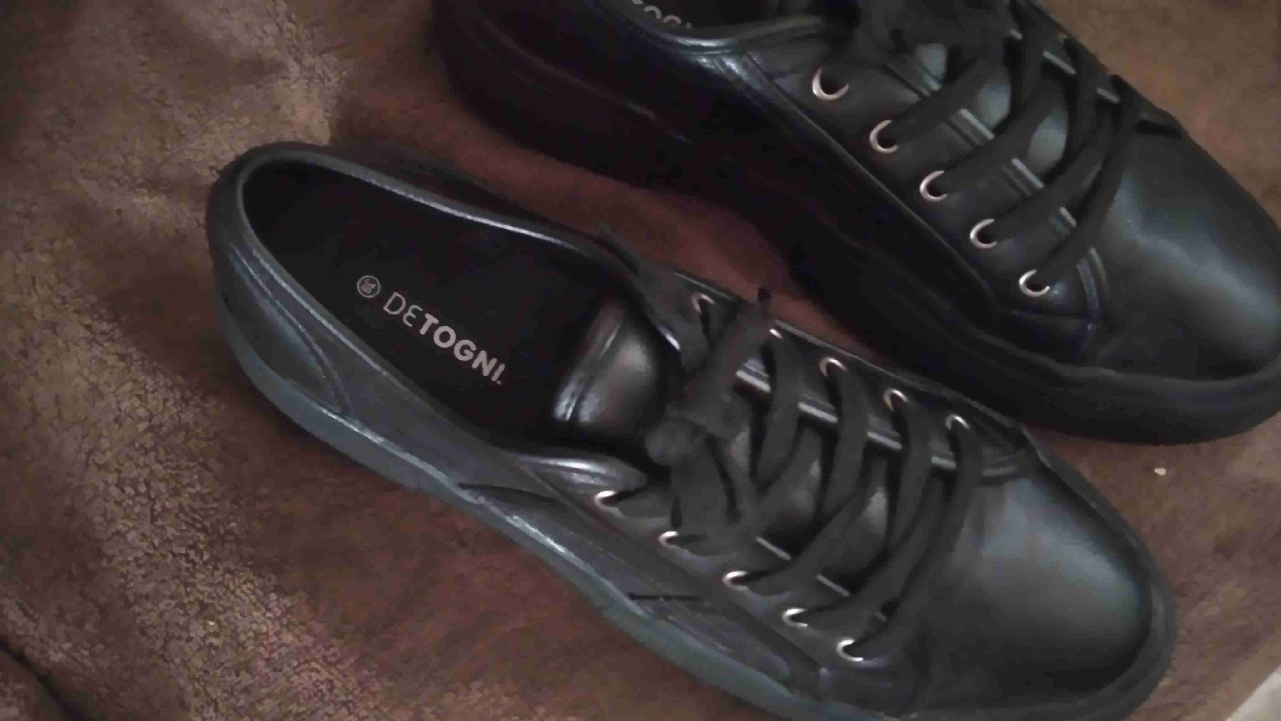 Zapatillas negras de cuero marca DETOGNI N° 39 - miniatura 4