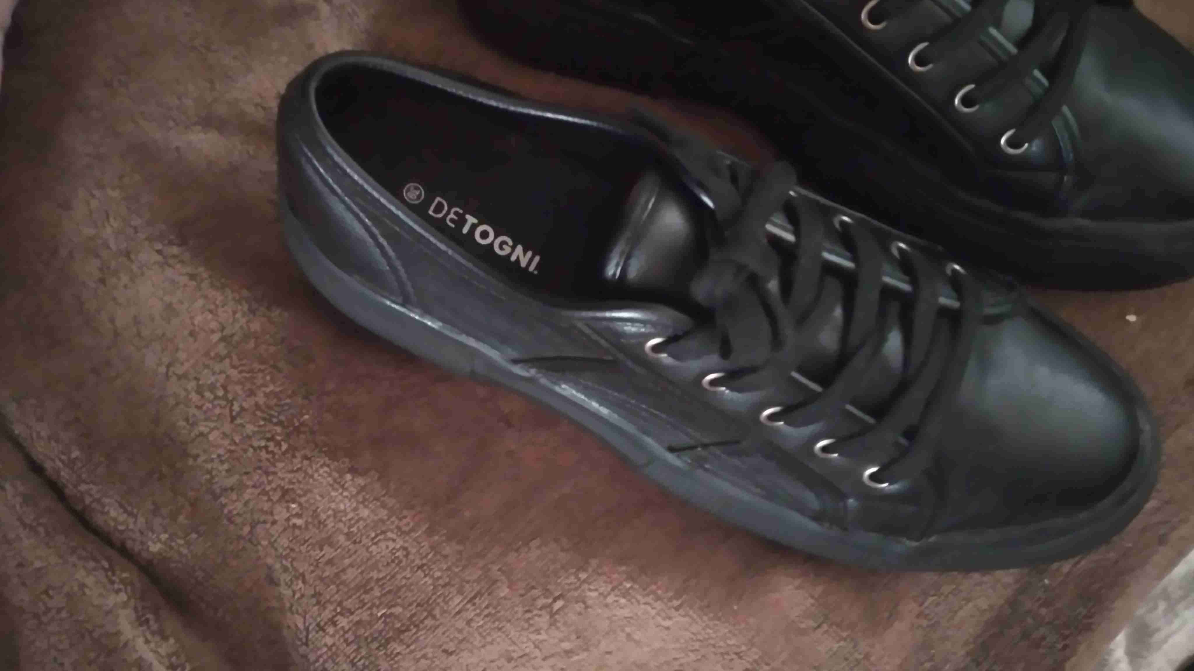 Zapatillas negras de cuero marca DETOGNI N° 39 - miniatura 5