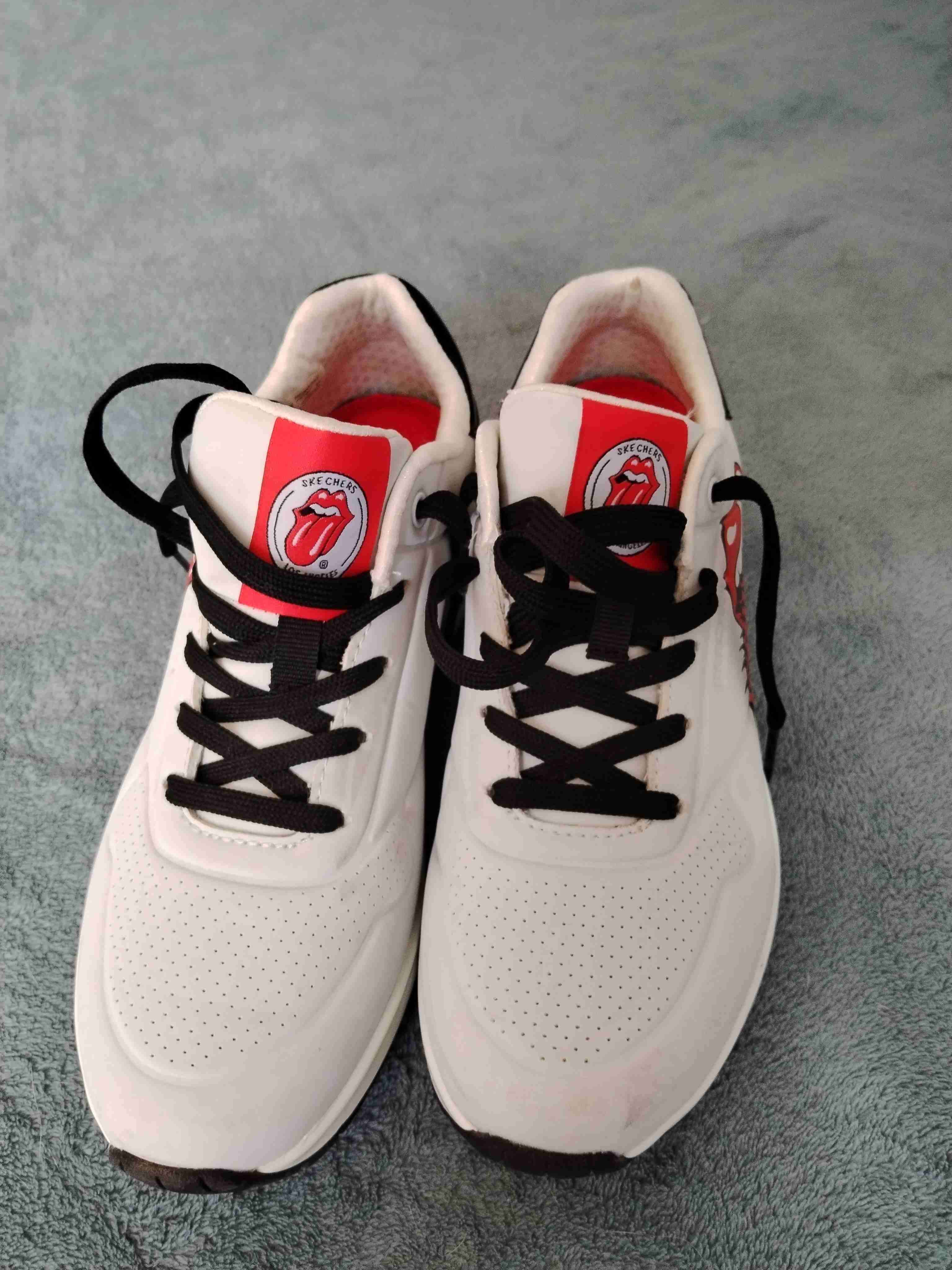 Zapatillas blancas con diseño estampado - miniatura 3