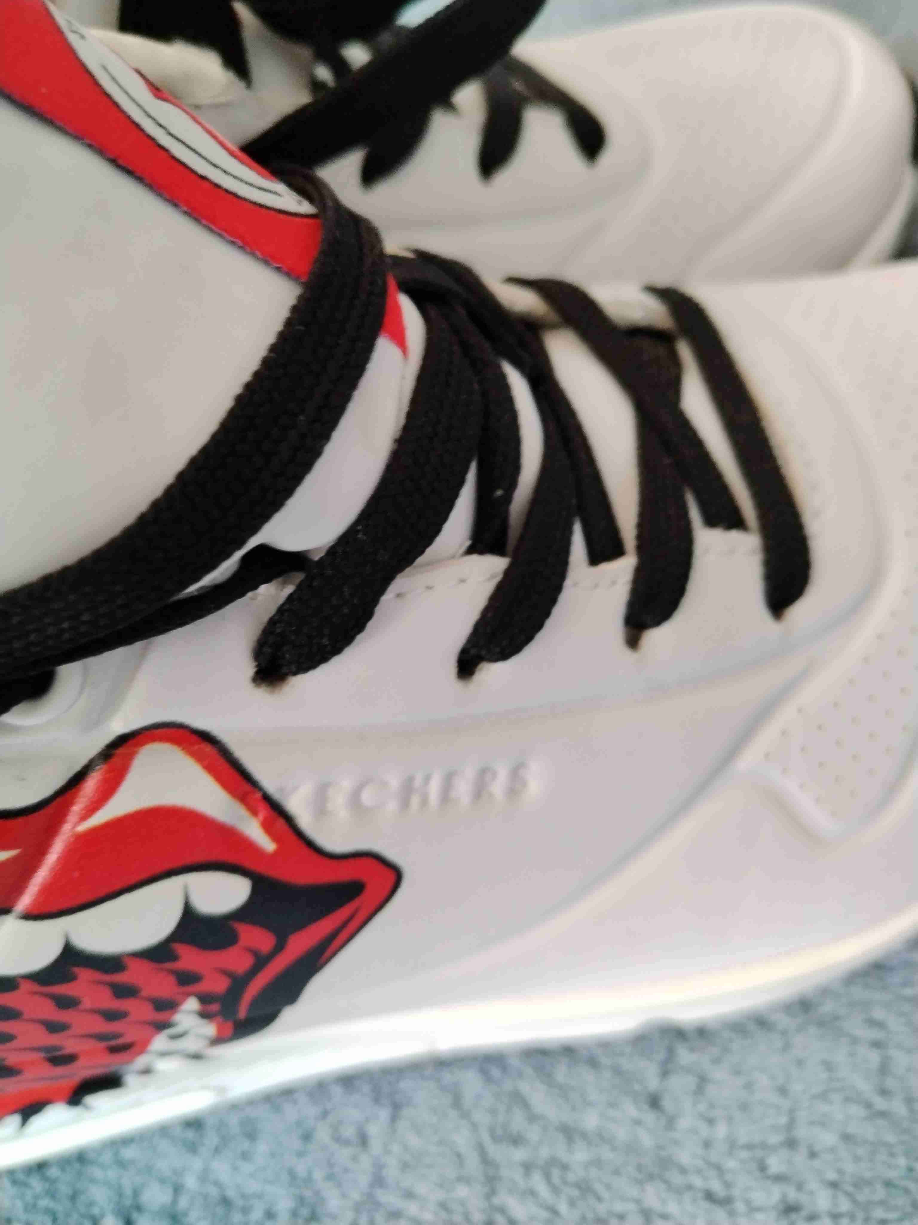 Zapatillas blancas con diseño estampado - miniatura 4