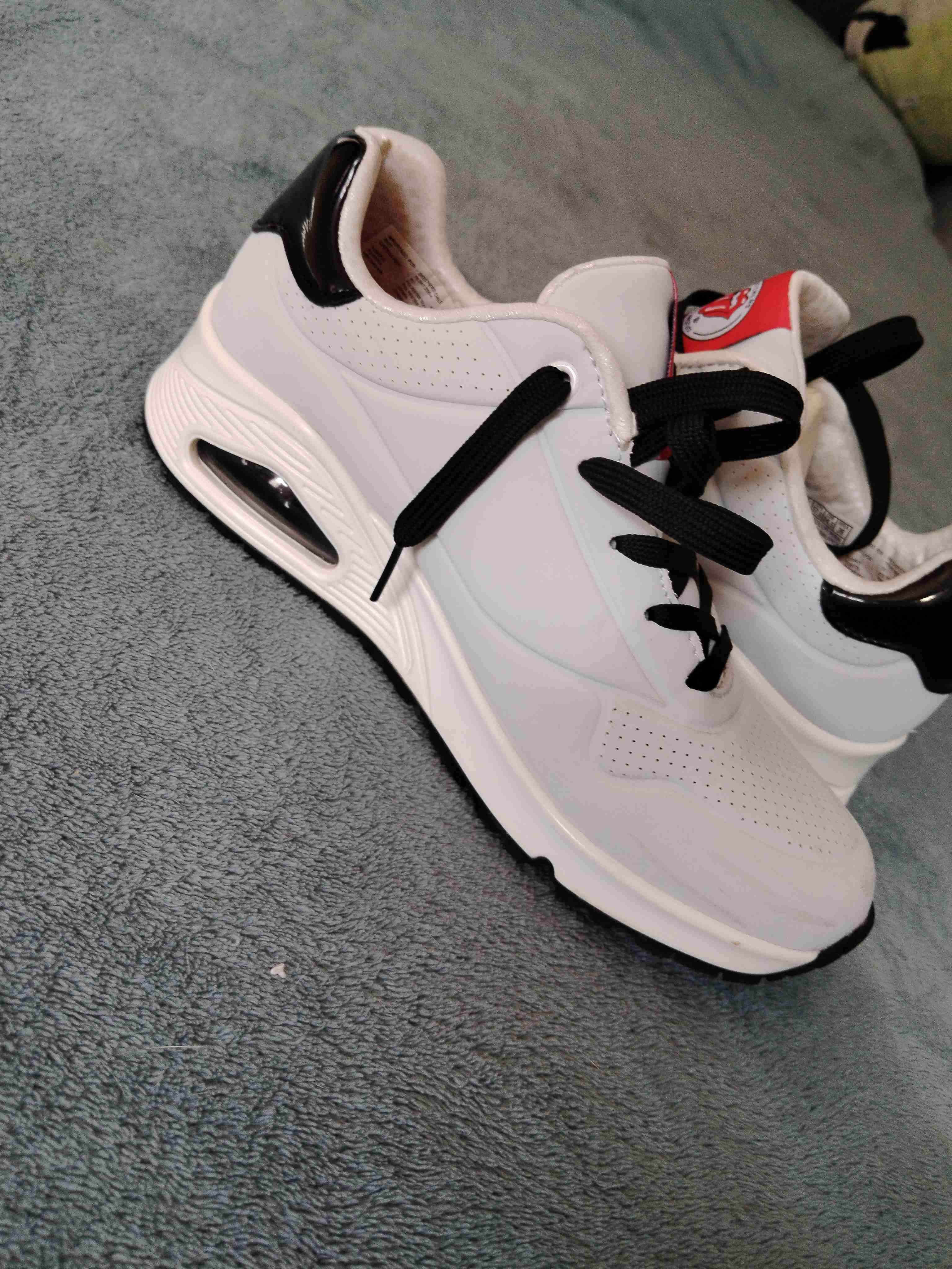 Zapatillas blancas con diseño estampado - miniatura 5