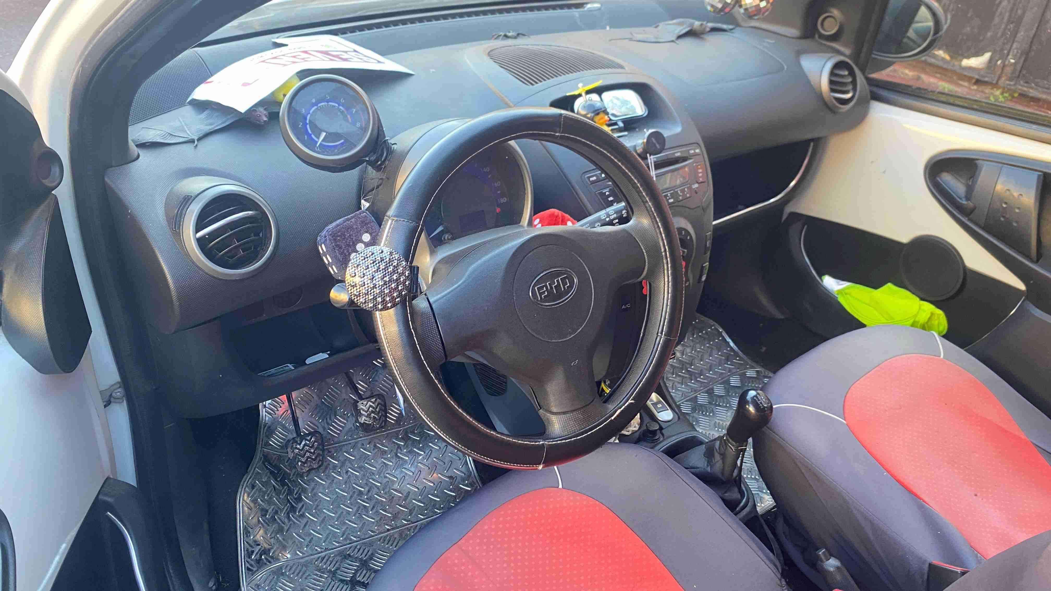 Se Vende Auto BYD - miniatura 2