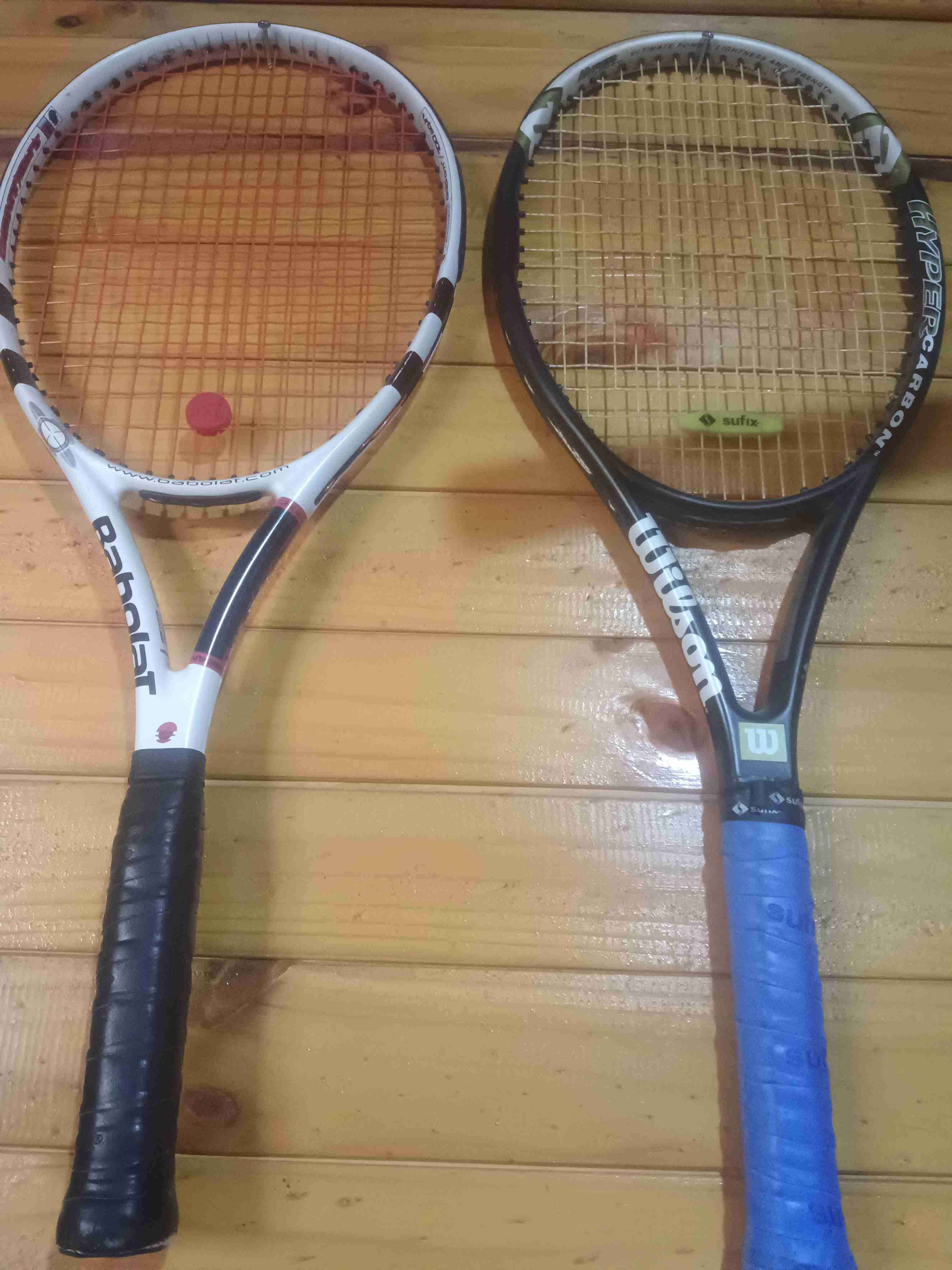 Dos raquetas de tenis usadas - miniatura 1