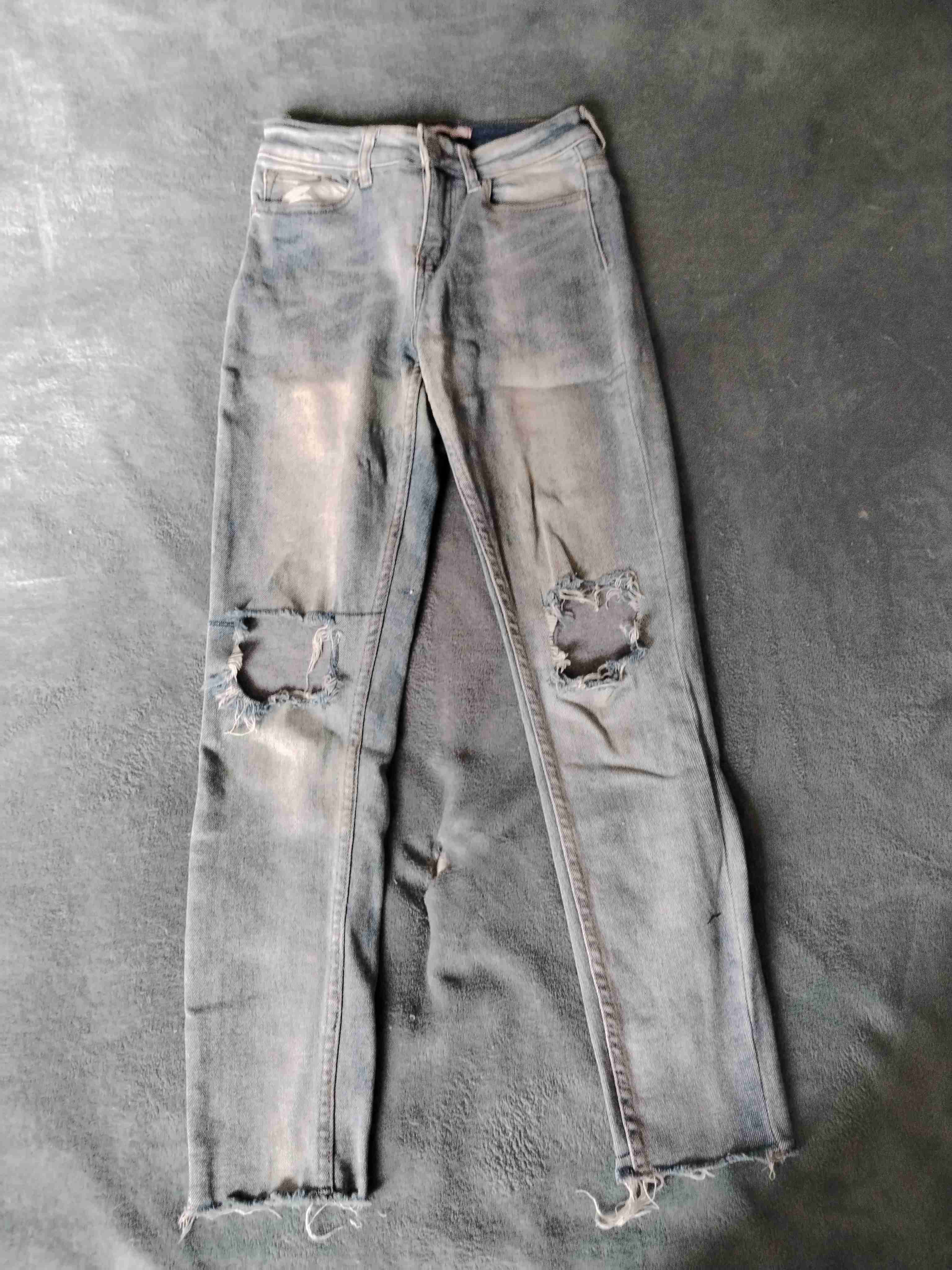 Jeans negros desgastados - miniatura 4