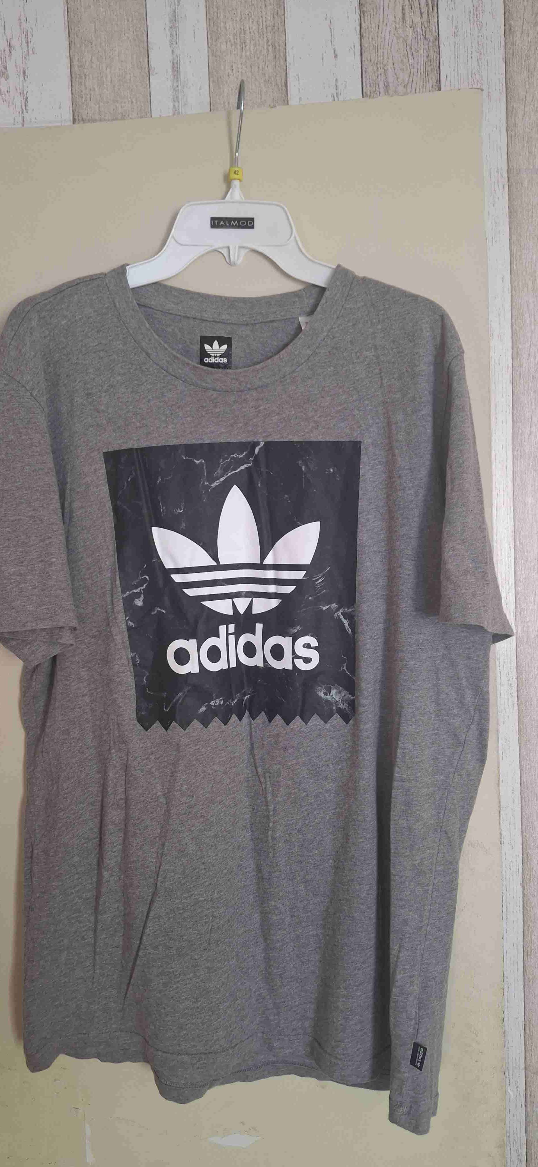 Polera gris Adidas logo grande - miniatura 1