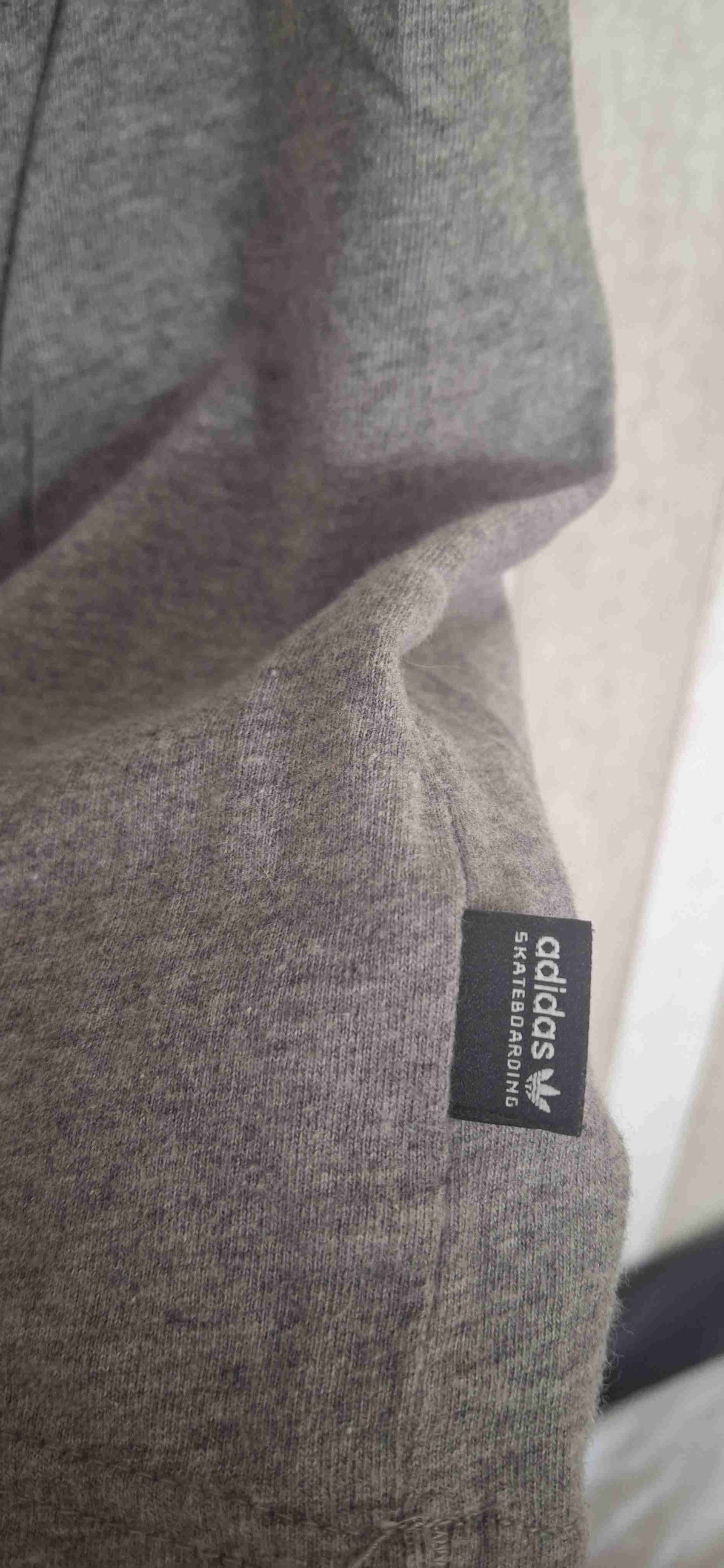 Polera gris Adidas logo grande - miniatura 3