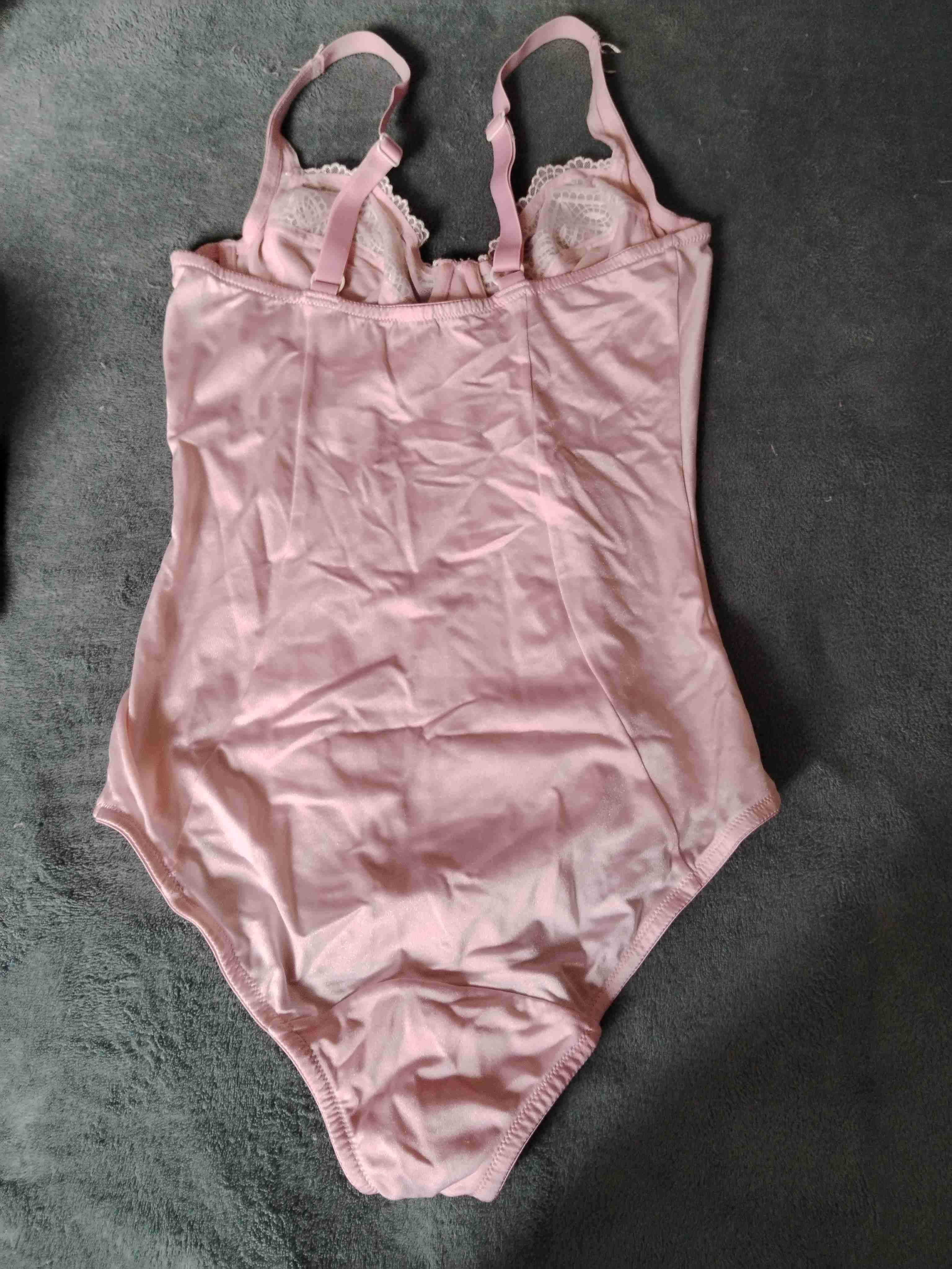 Body de encaje rosa modelador - miniatura 2