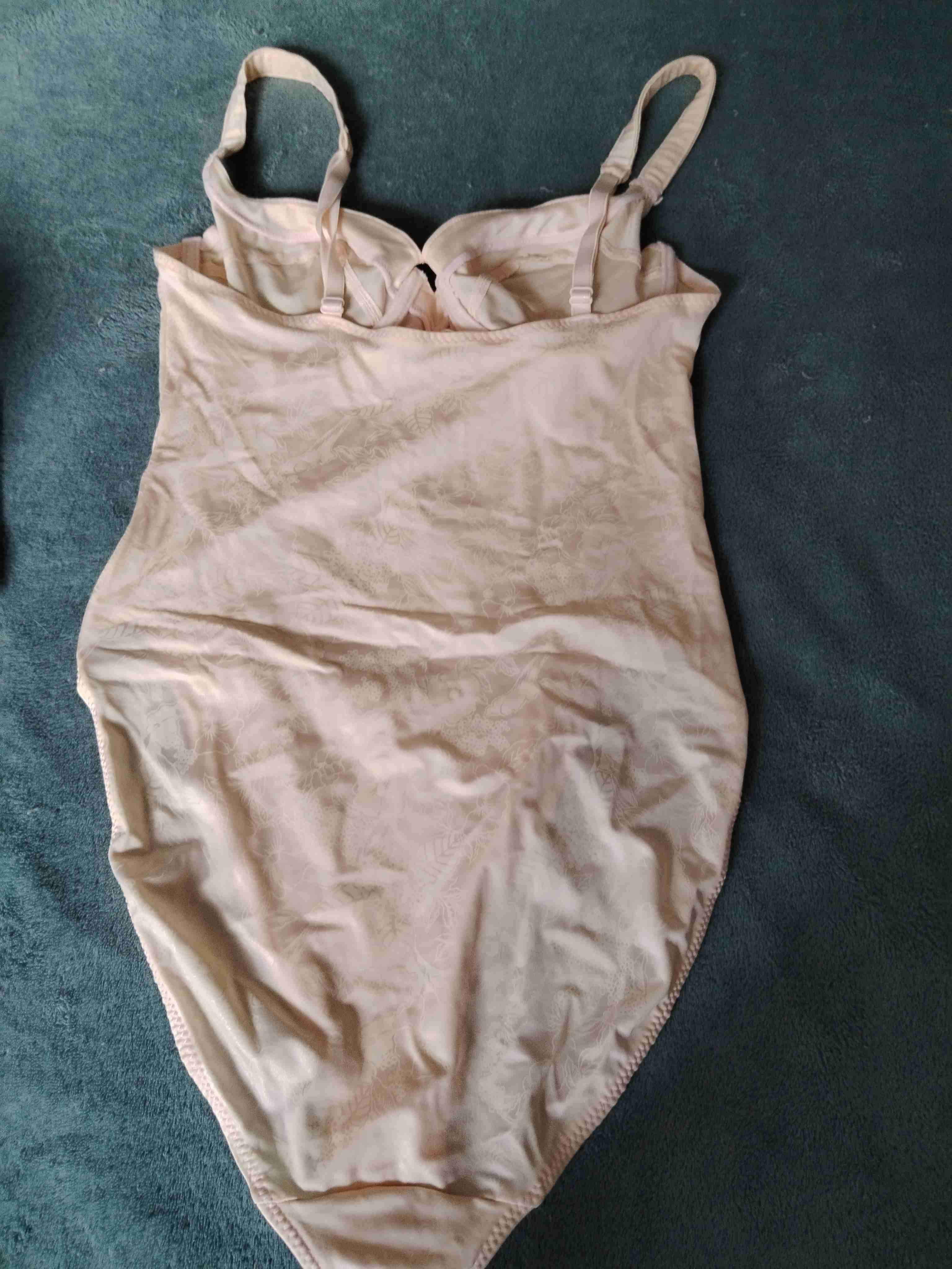 Body de encaje rosa modelador - miniatura 4