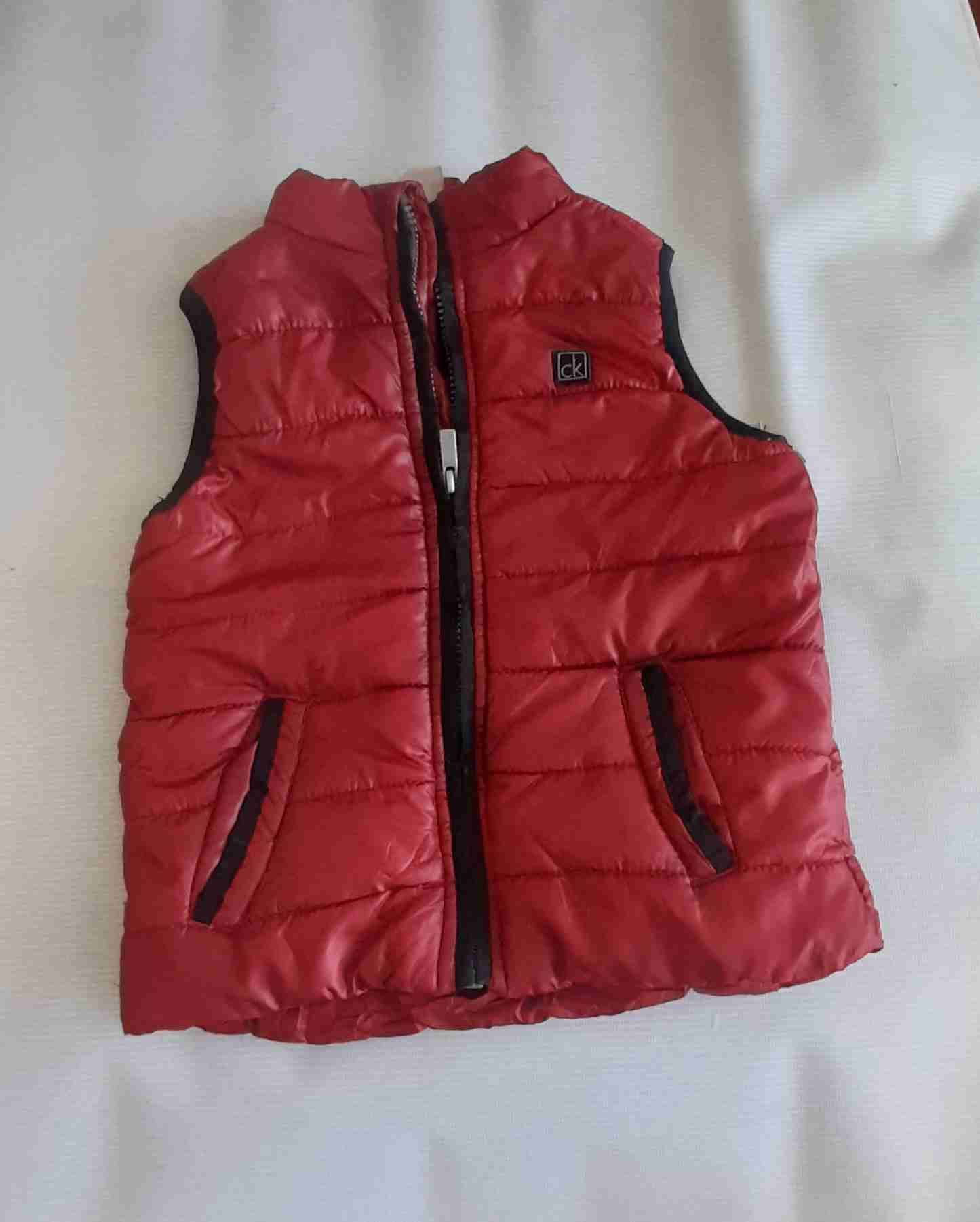 Chaleco acolchado rojo para niños
