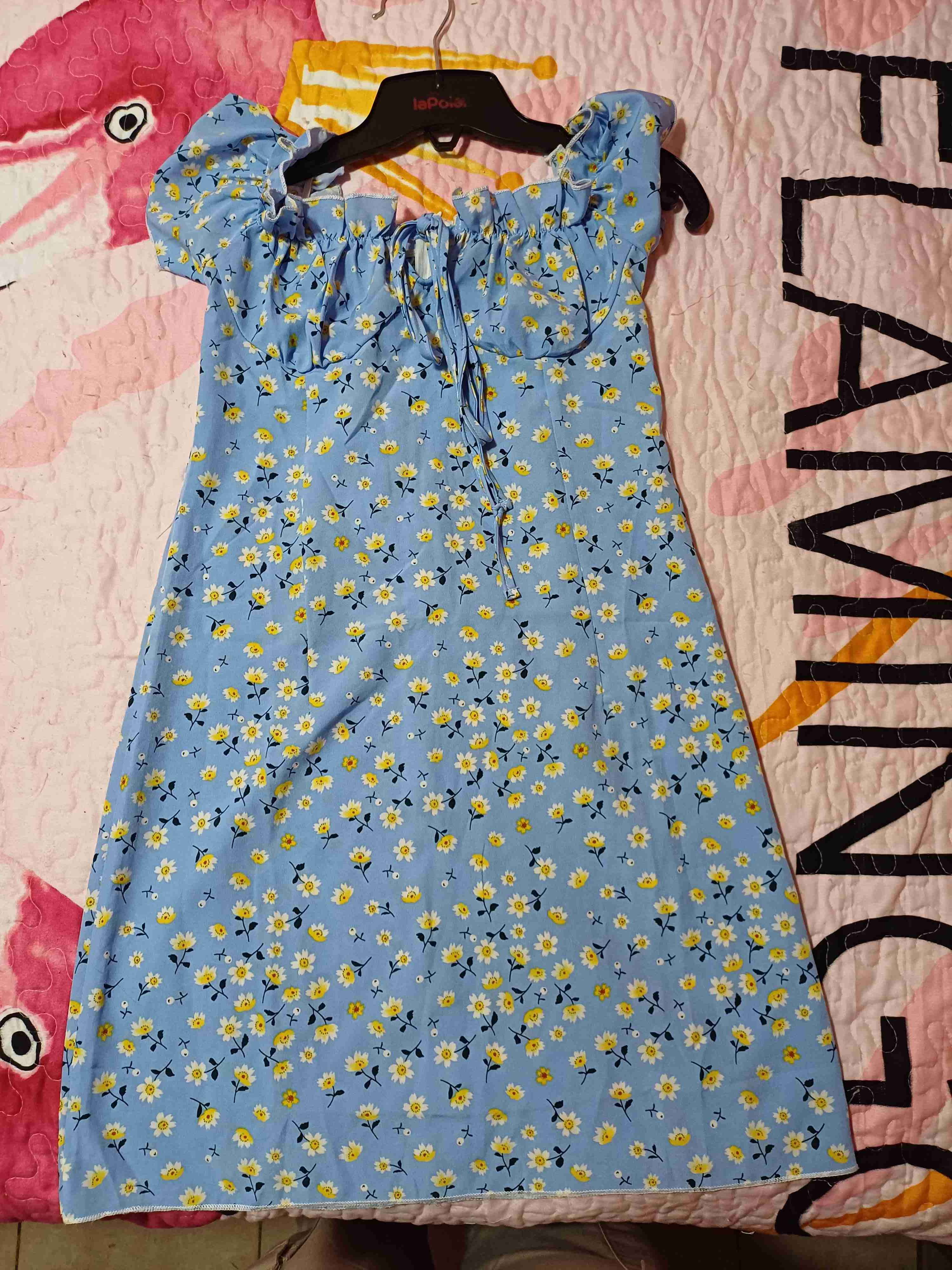 Vestido azul con flores - miniatura 1