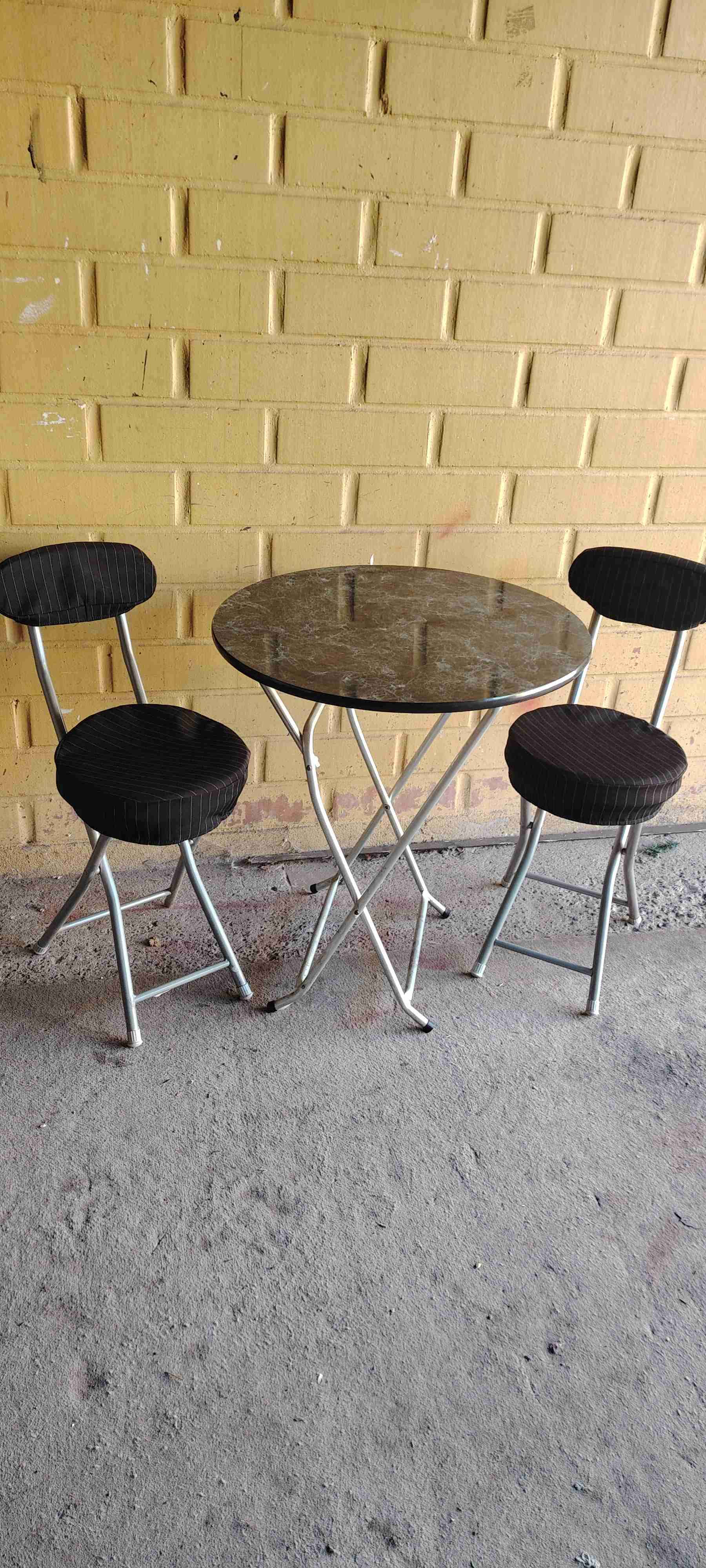 Juego de comedor redondo y sillas - miniatura 1