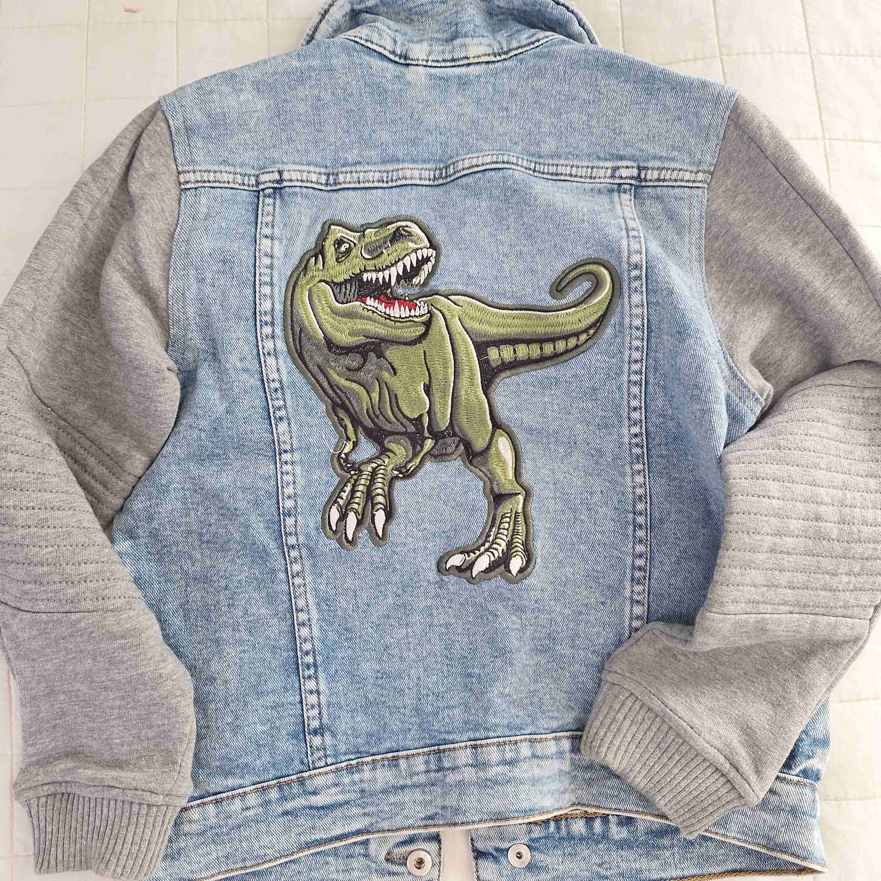 Chaqueta hym  mezclilla con dinosaurio - miniatura 1