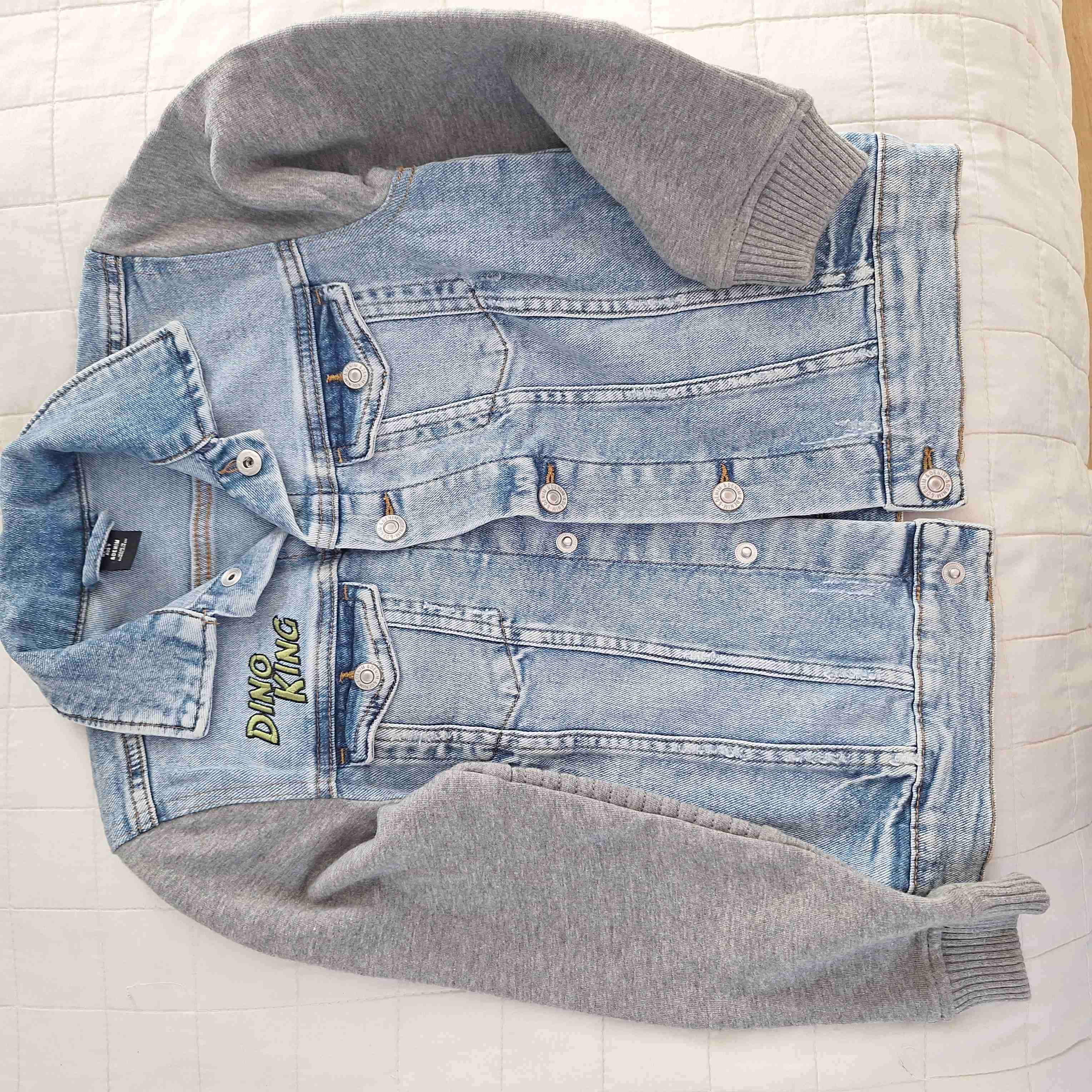 Chaqueta hym  mezclilla con dinosaurio - miniatura 2