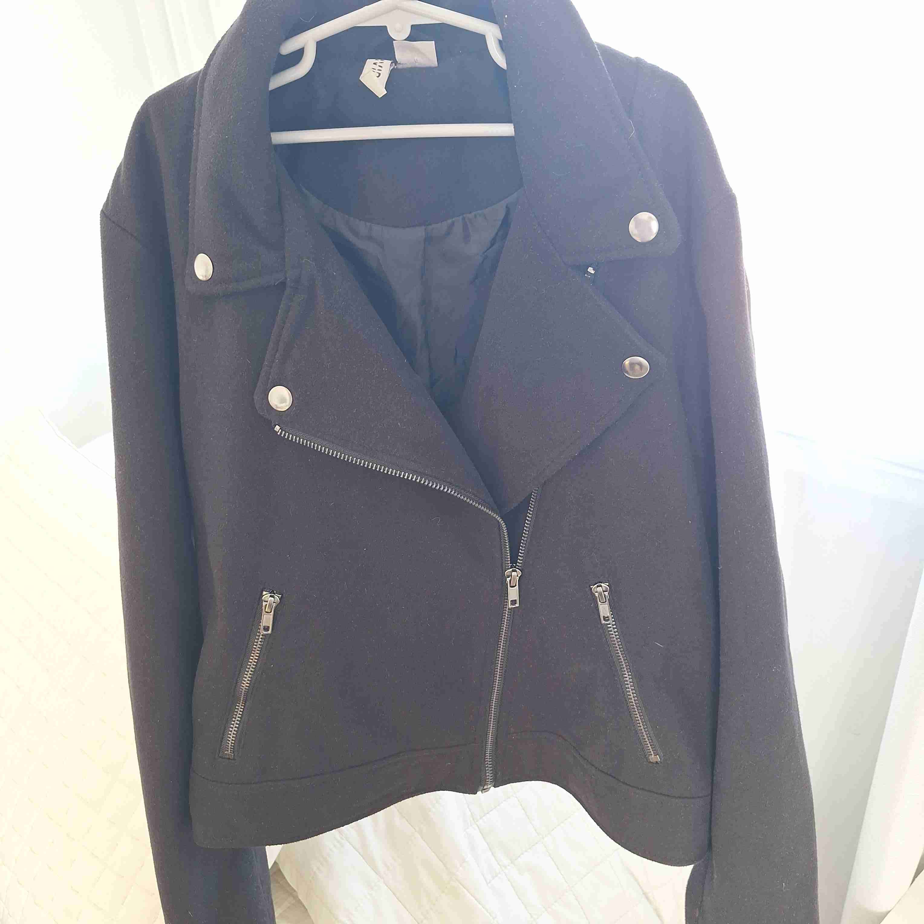 Chaqueta hym  negra con cierre - miniatura 2