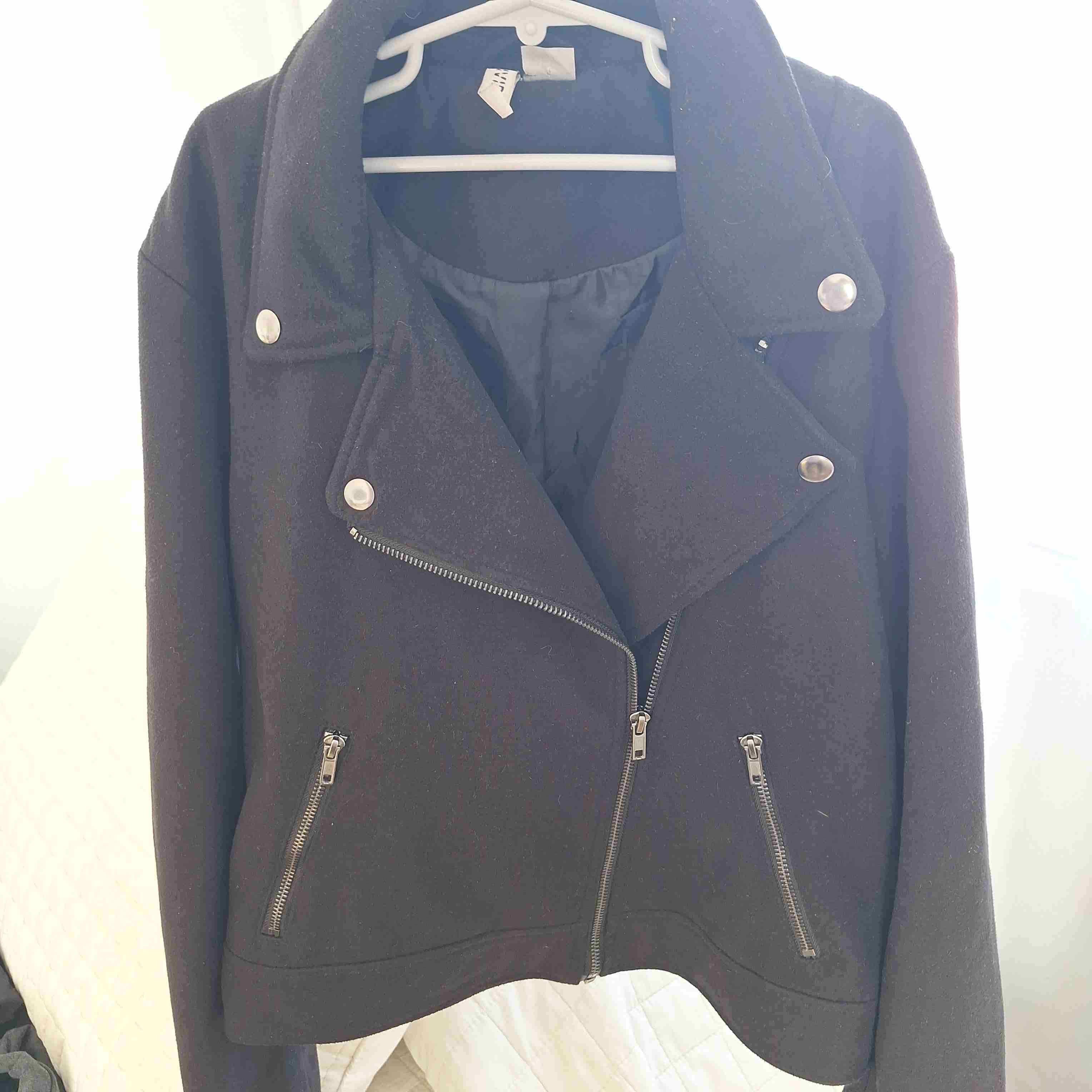 Chaqueta hym  negra con cierre - miniatura 4