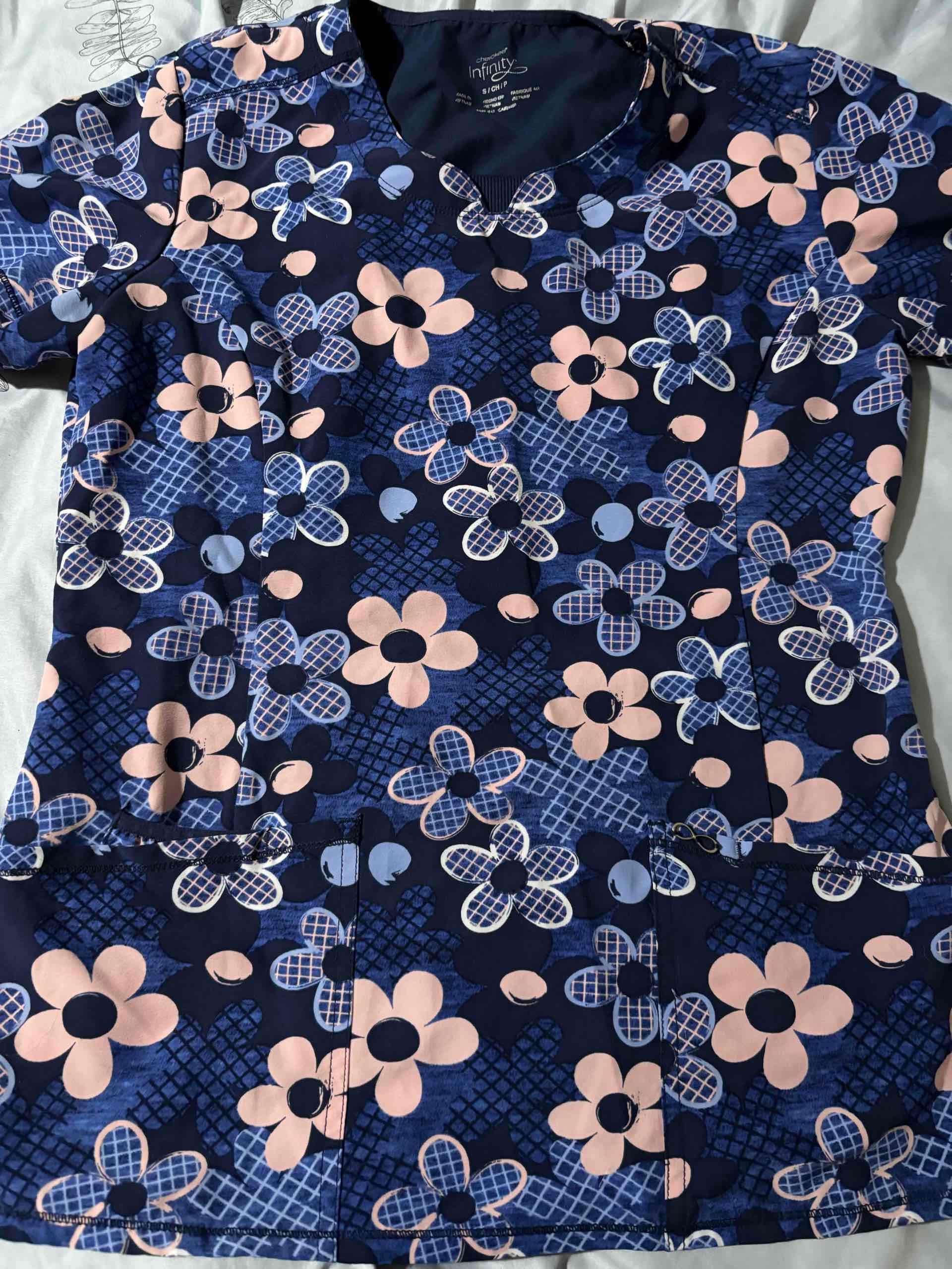 Blusa médica estampada floral - miniatura 1