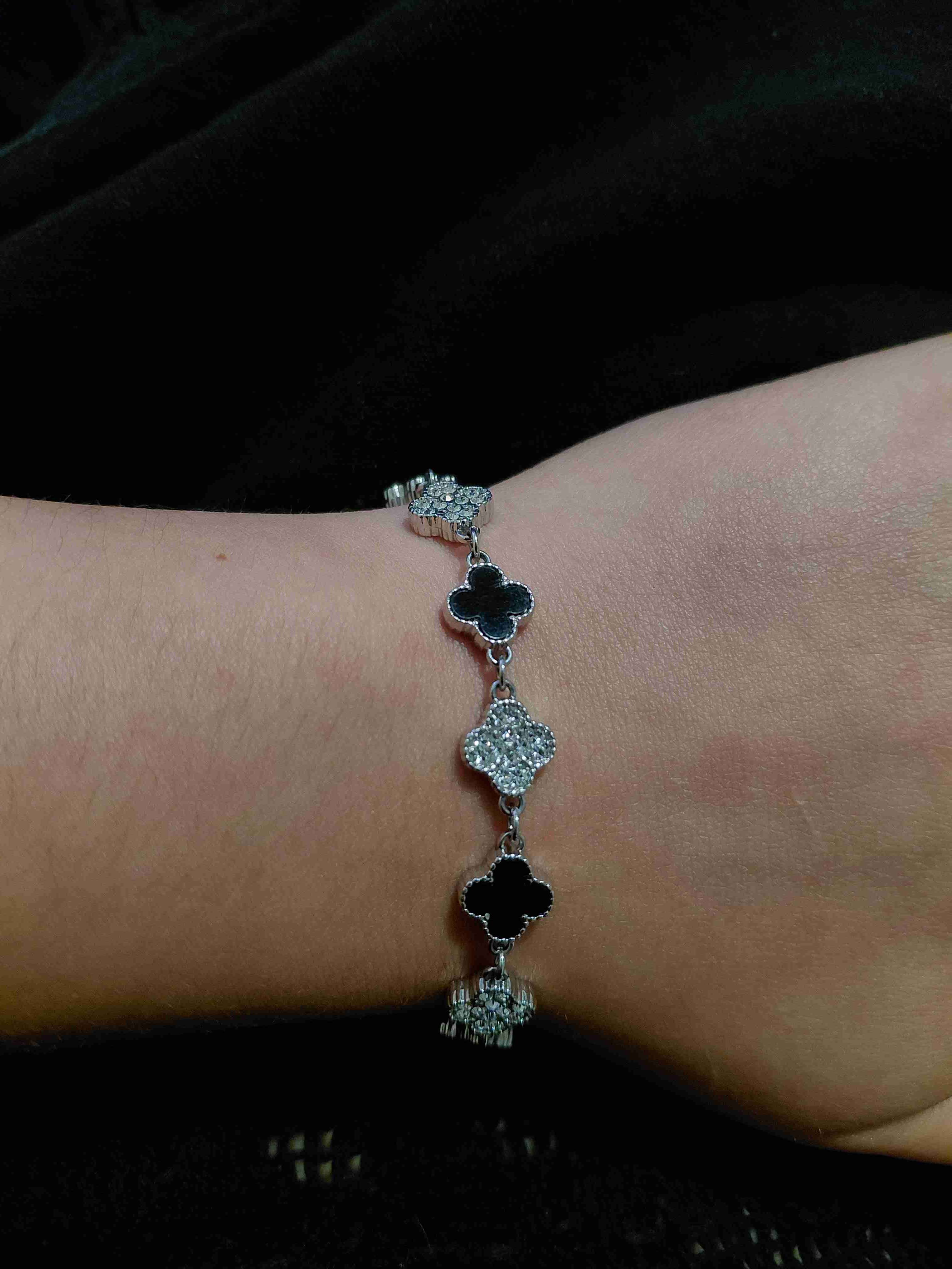 Pulsera con dijes de trébol - miniatura 1