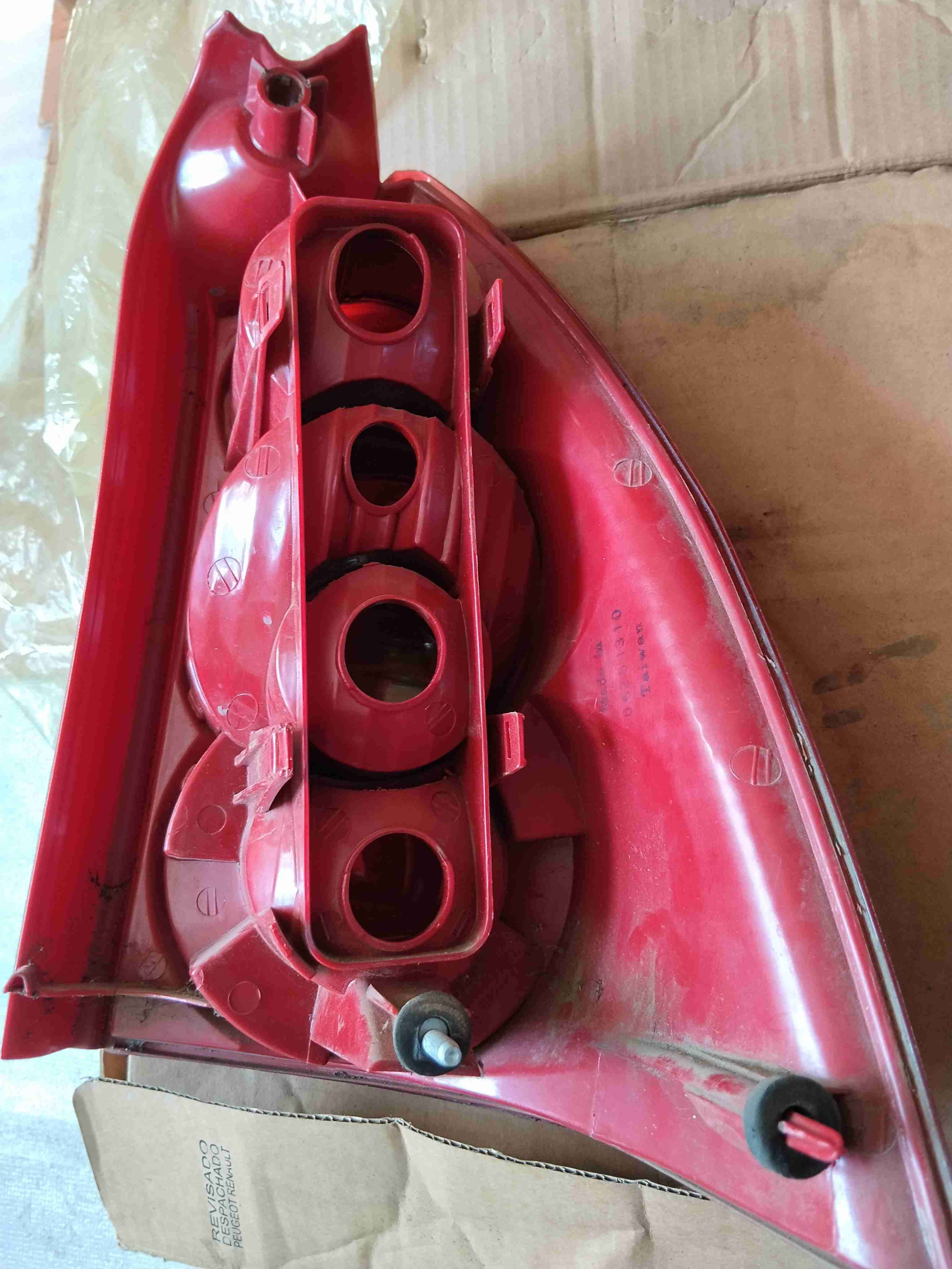 Foco trasero de Peugeot 307 wawon - miniatura 3