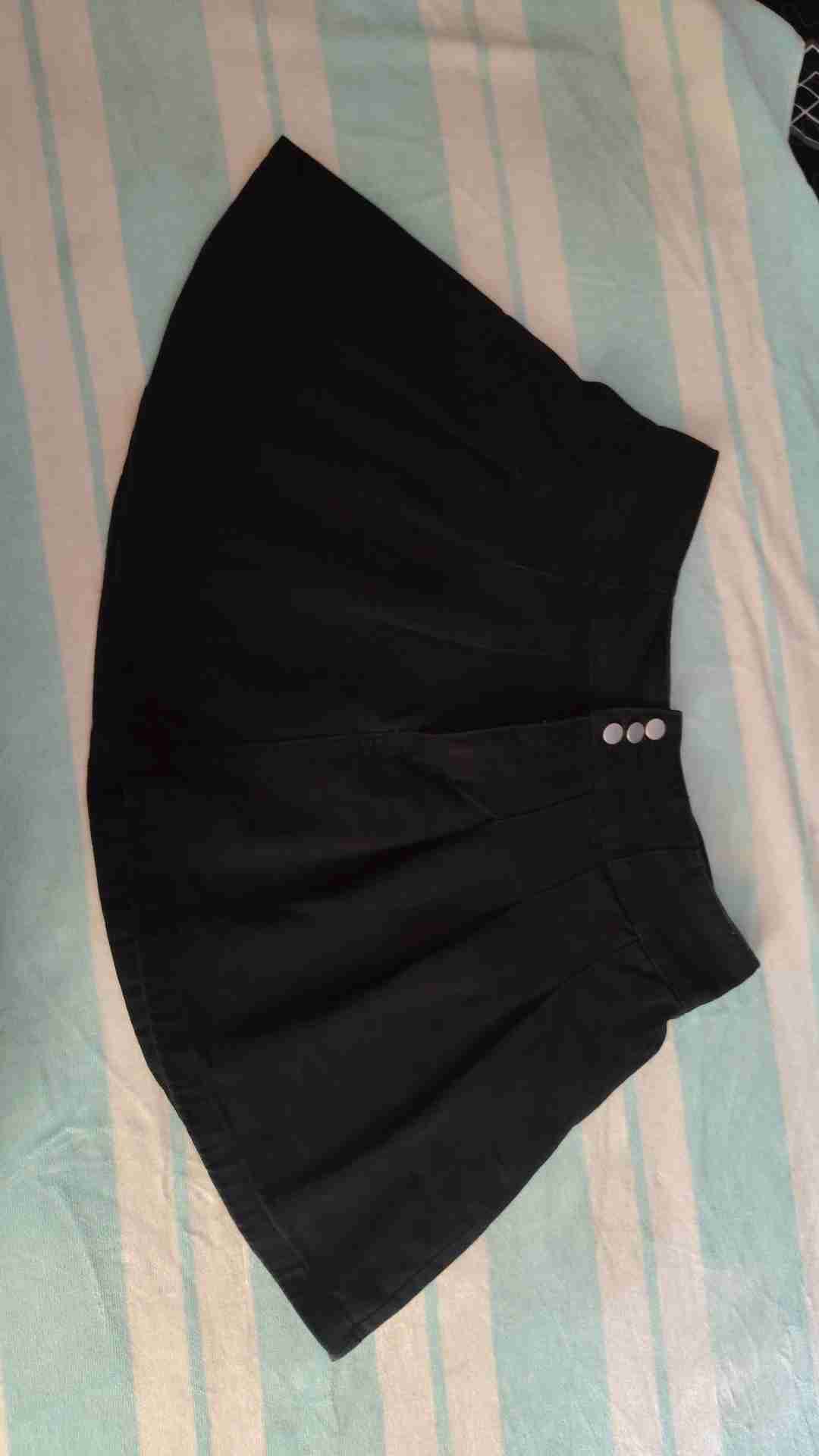 Falda Shein negra con botones - miniatura 4