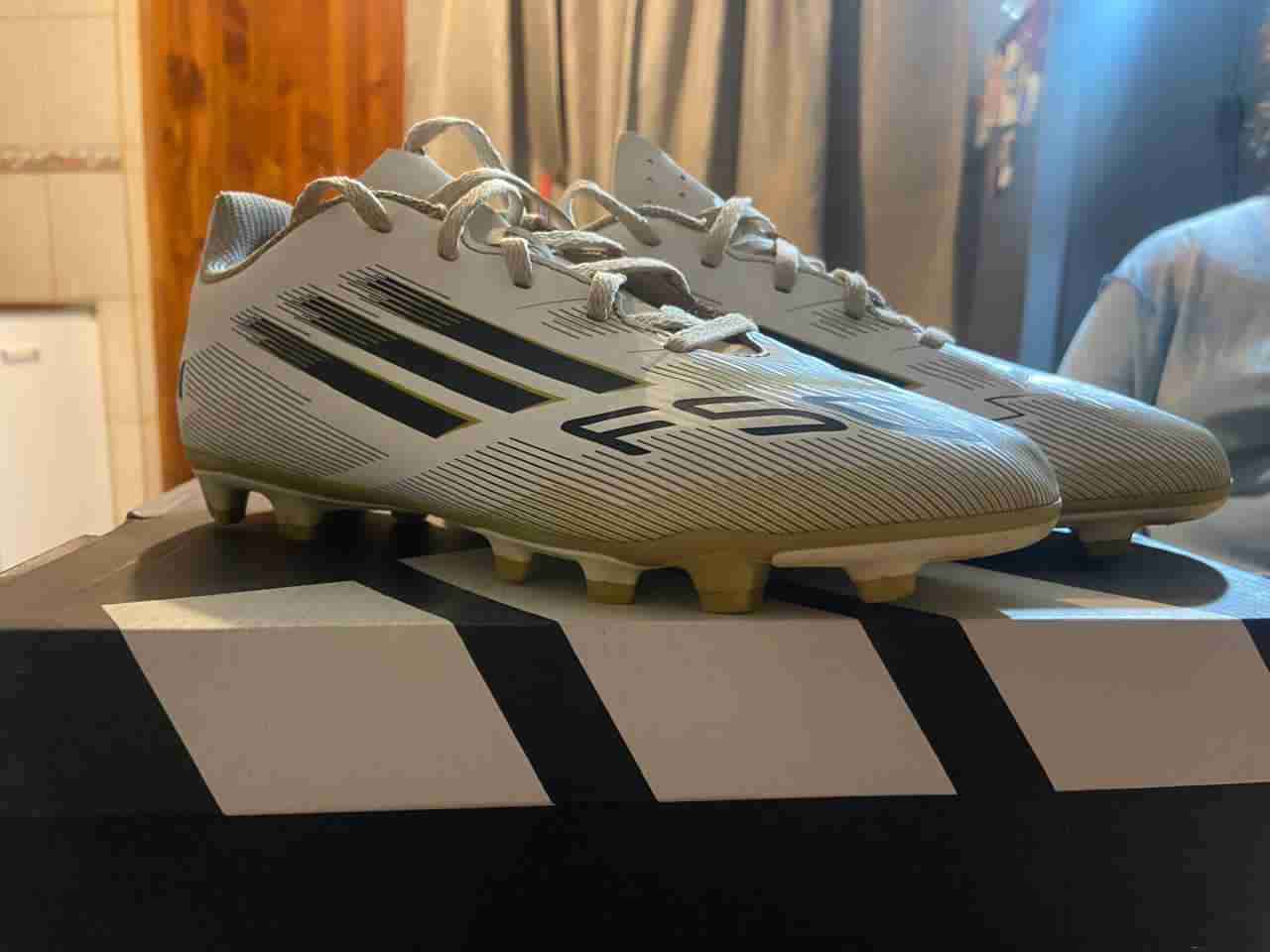 Botines de fútbol blancos - miniatura 2