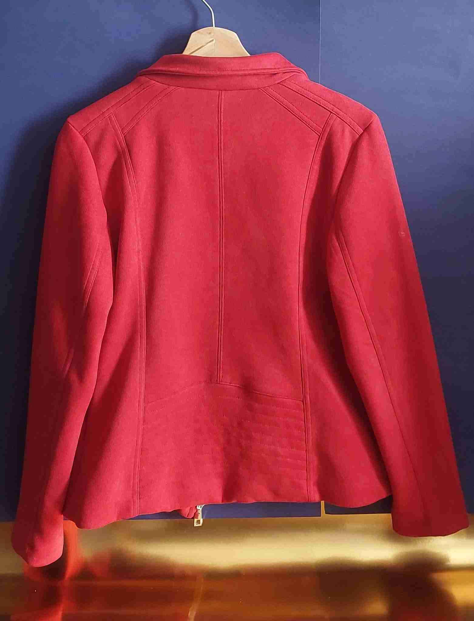 Chaqueta roja con tachas - miniatura 3