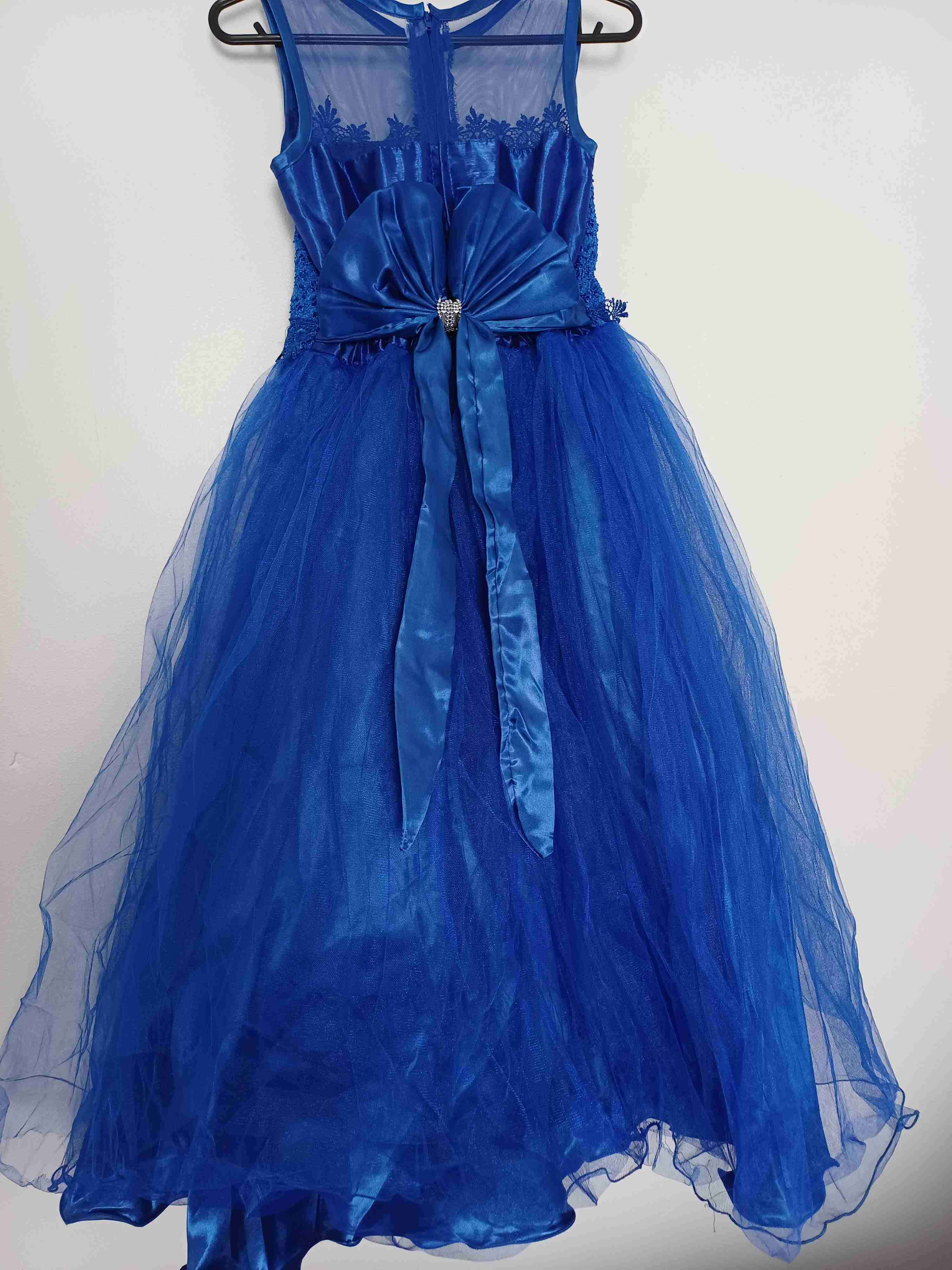 Vestido azul de gala para niña - miniatura 2