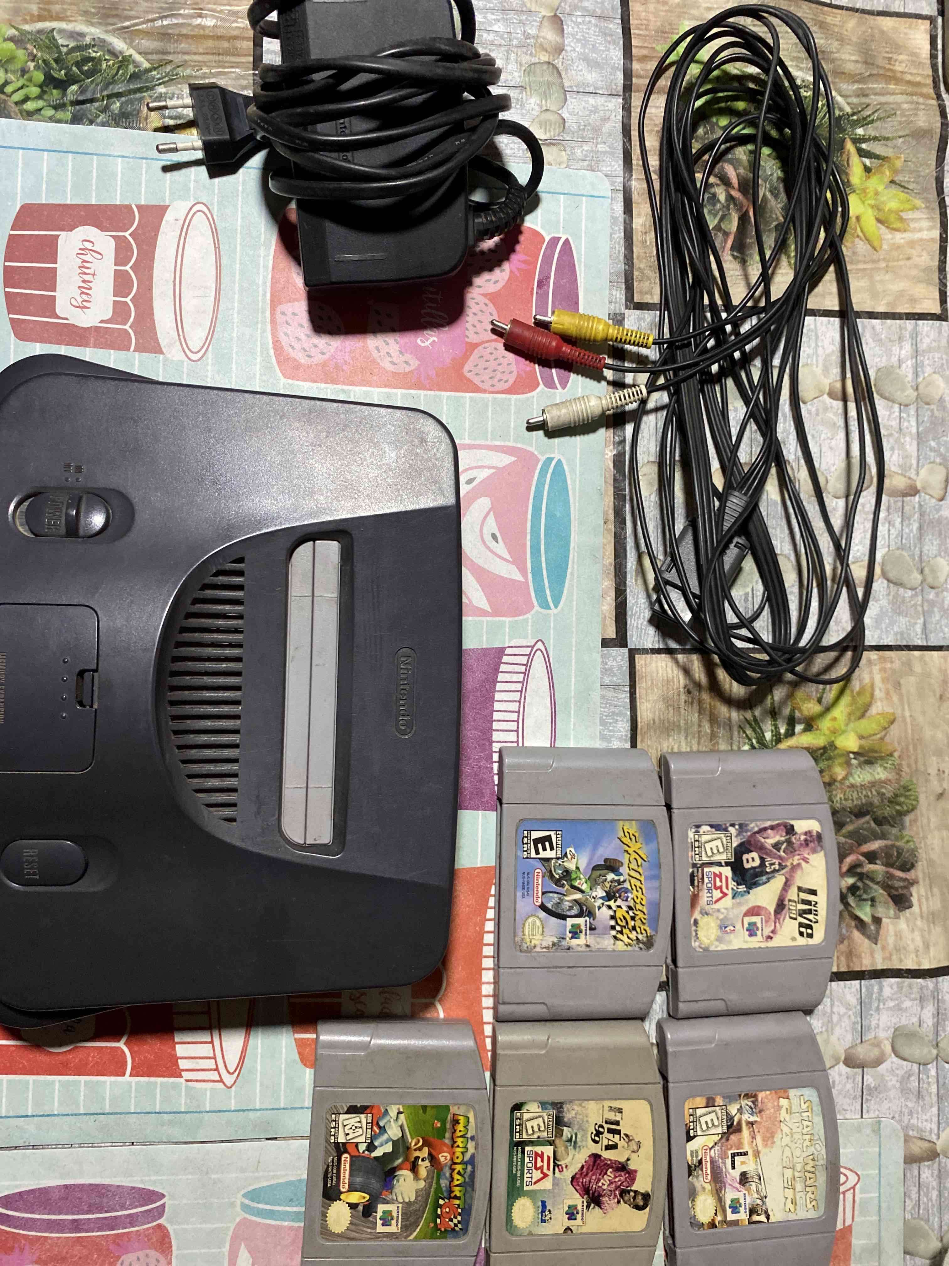 Consola Nintendo 64 con juegos - miniatura 1