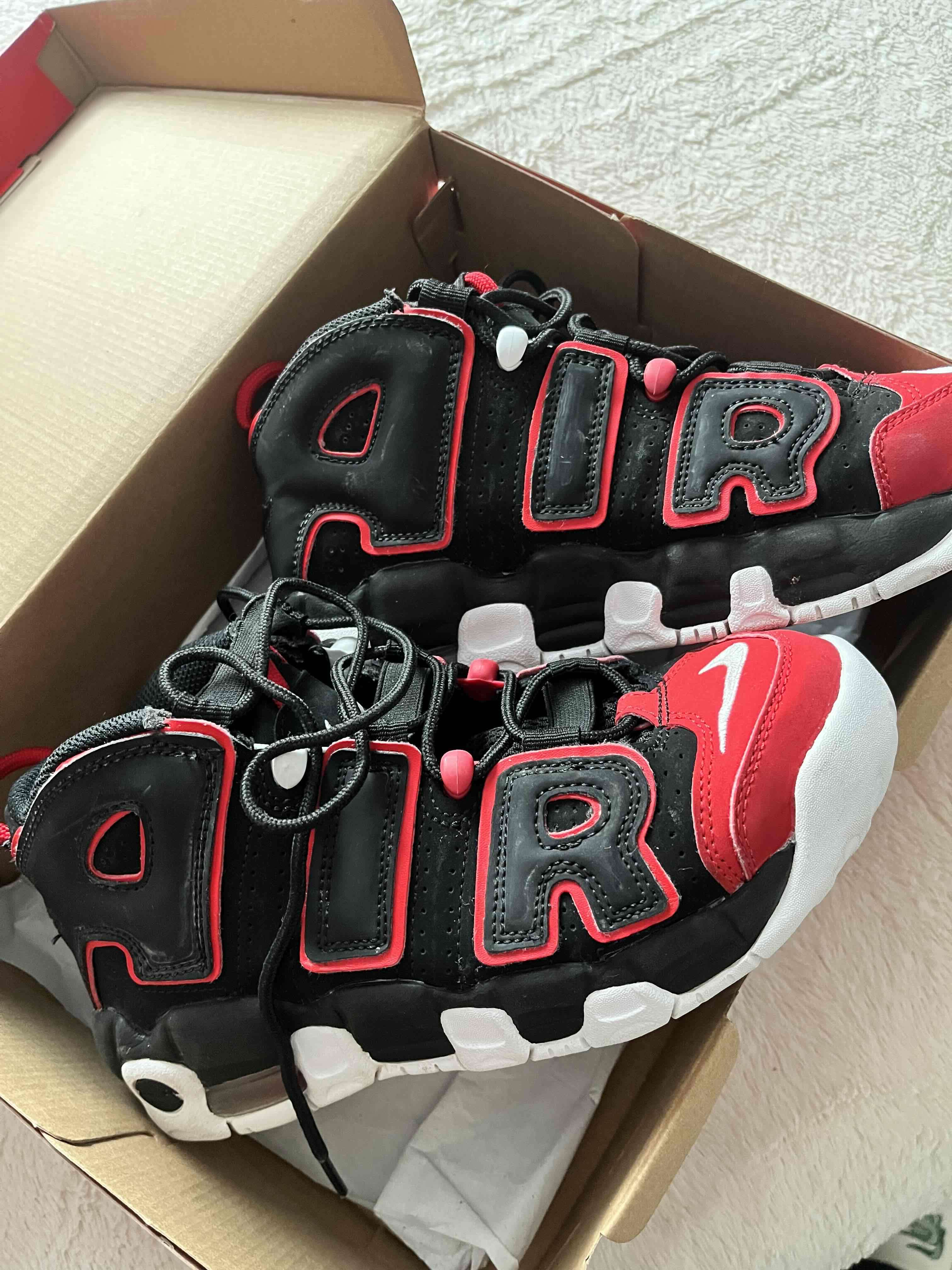 Zapatillas deportivas AIR negras y rojas