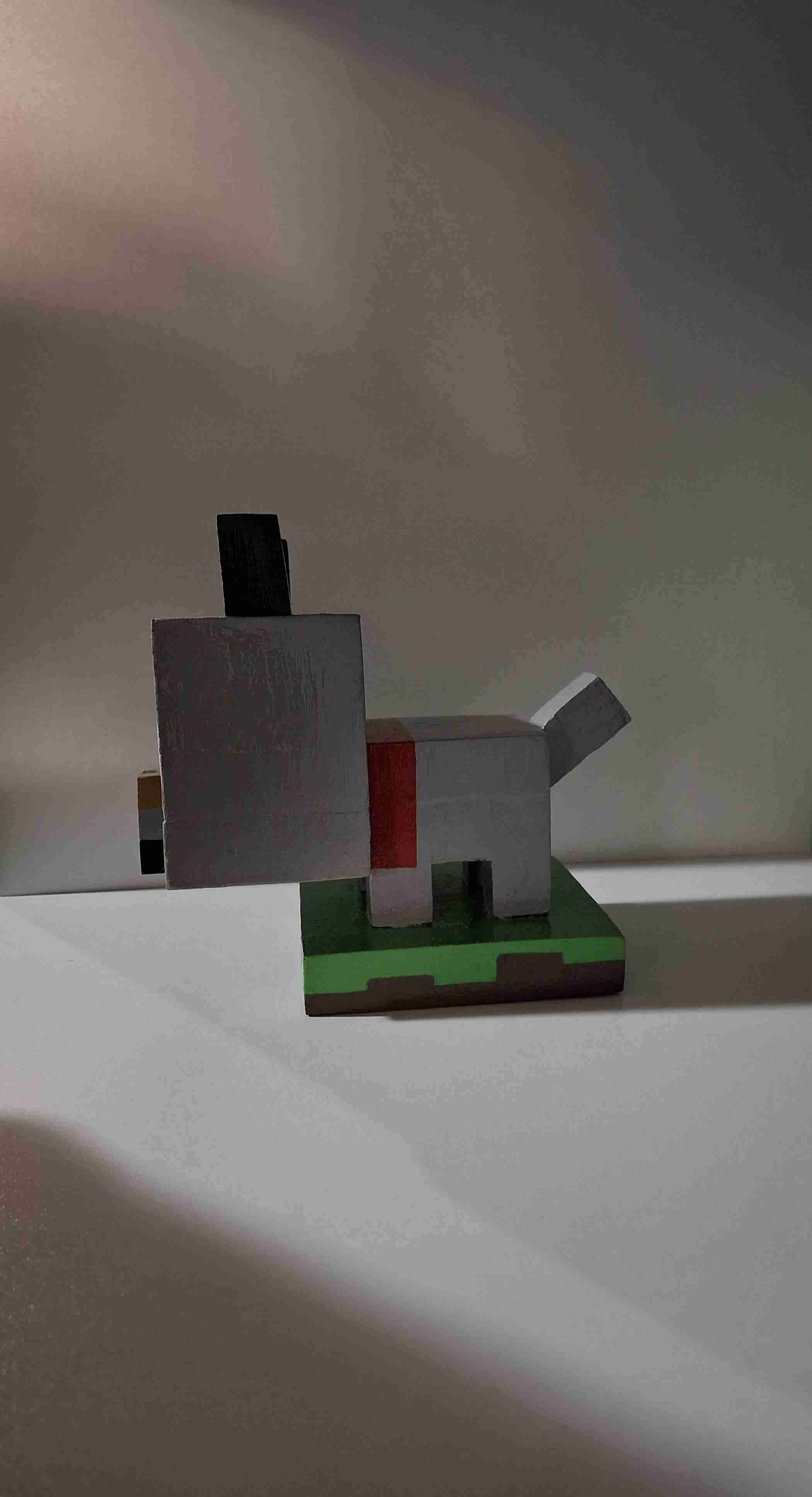 Figura de madera "Lobito de Minecraft" - miniatura 4