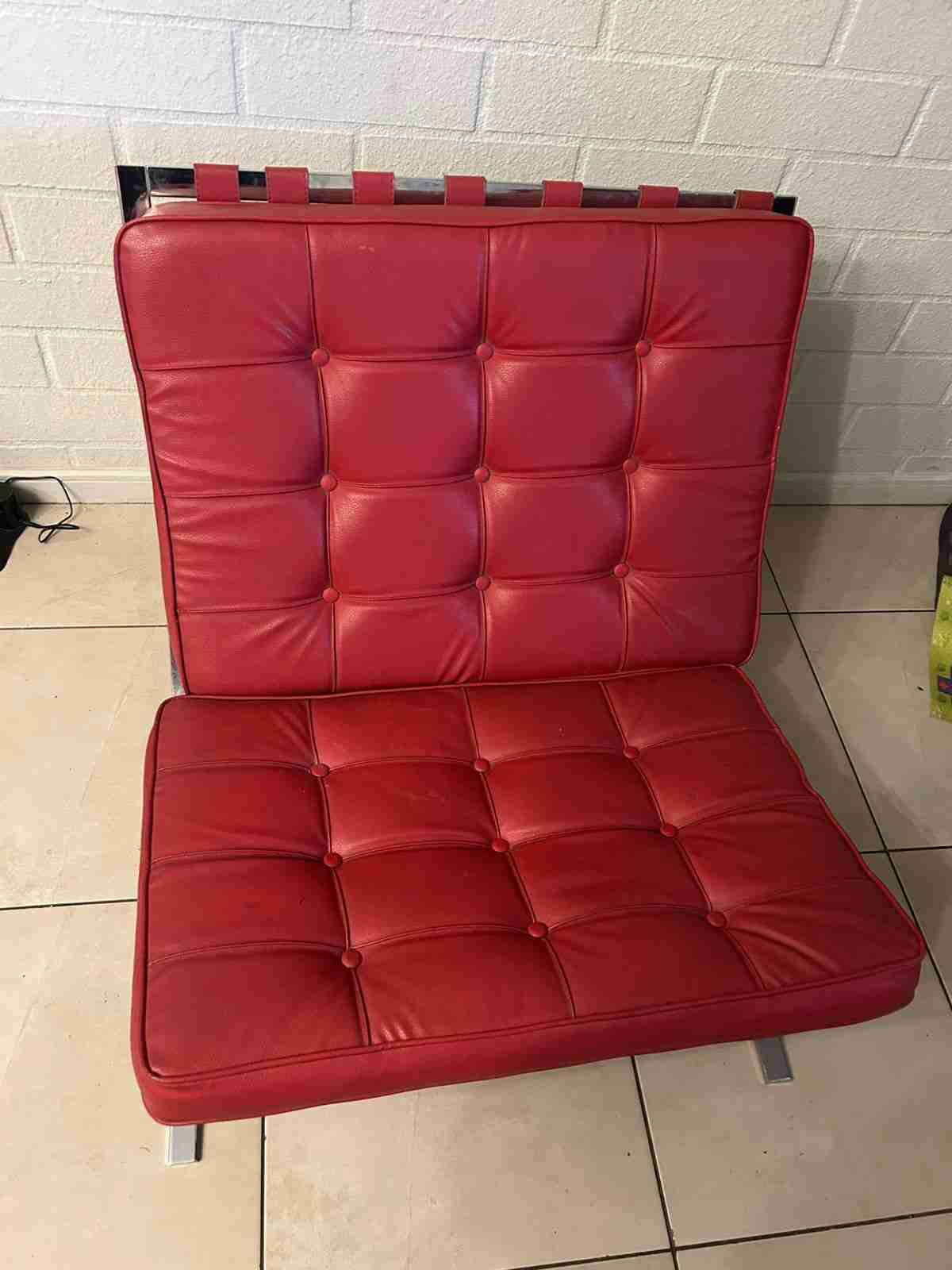 Sillón rojo cuero moderno - miniatura 1