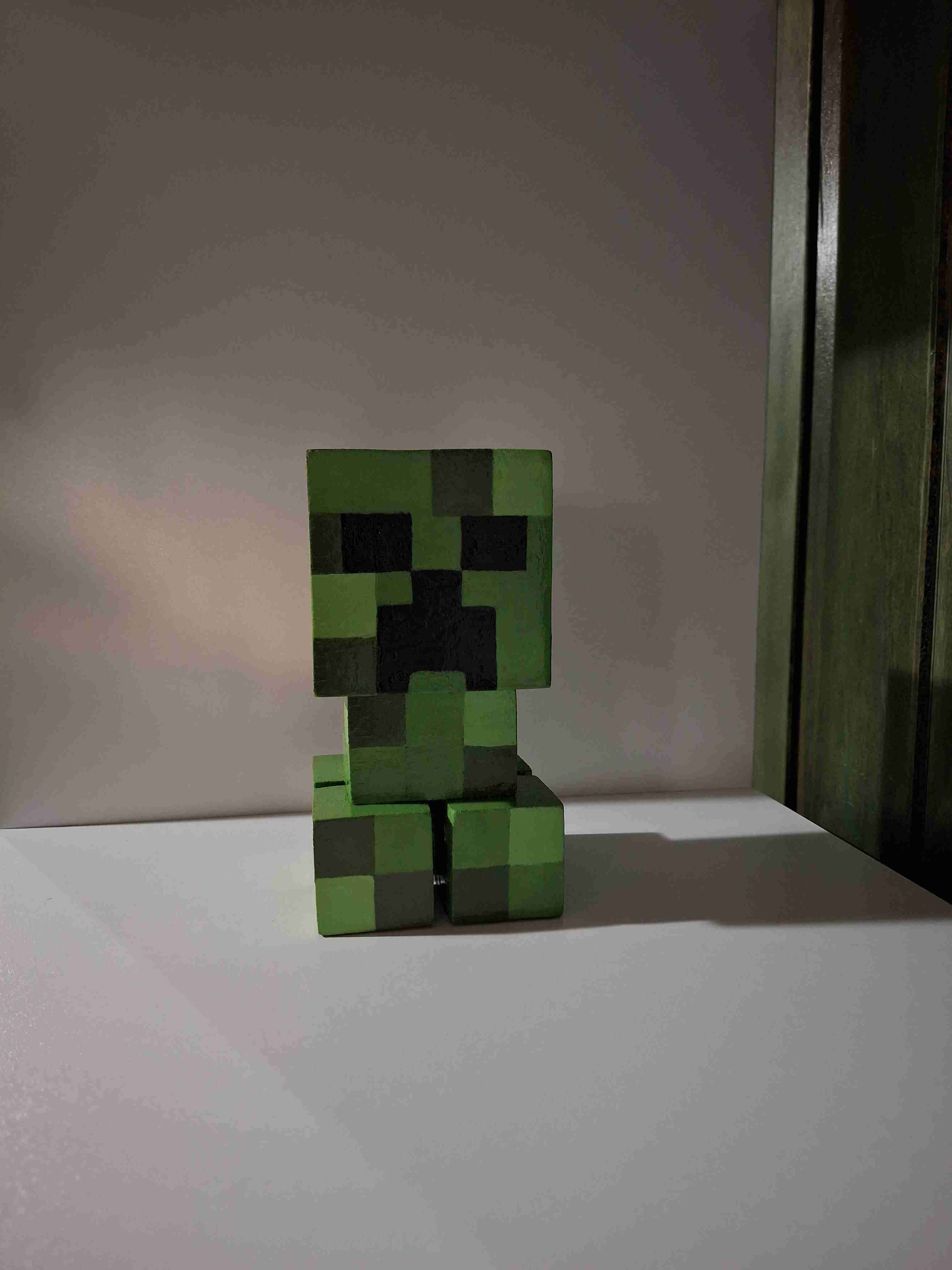 Figura de madera de Creeper de Minecraft - miniatura 1