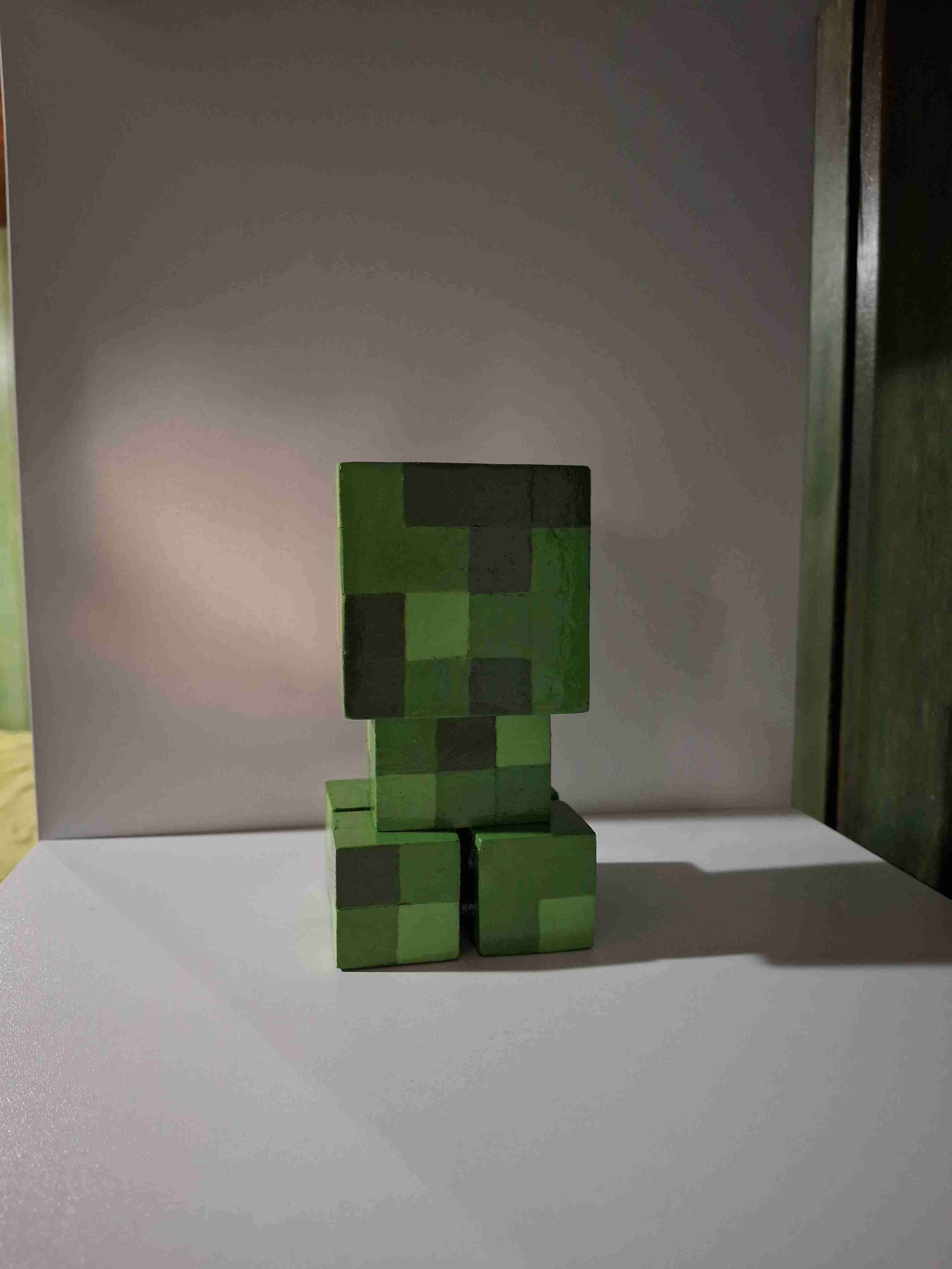 Figura de madera de Creeper de Minecraft - miniatura 2