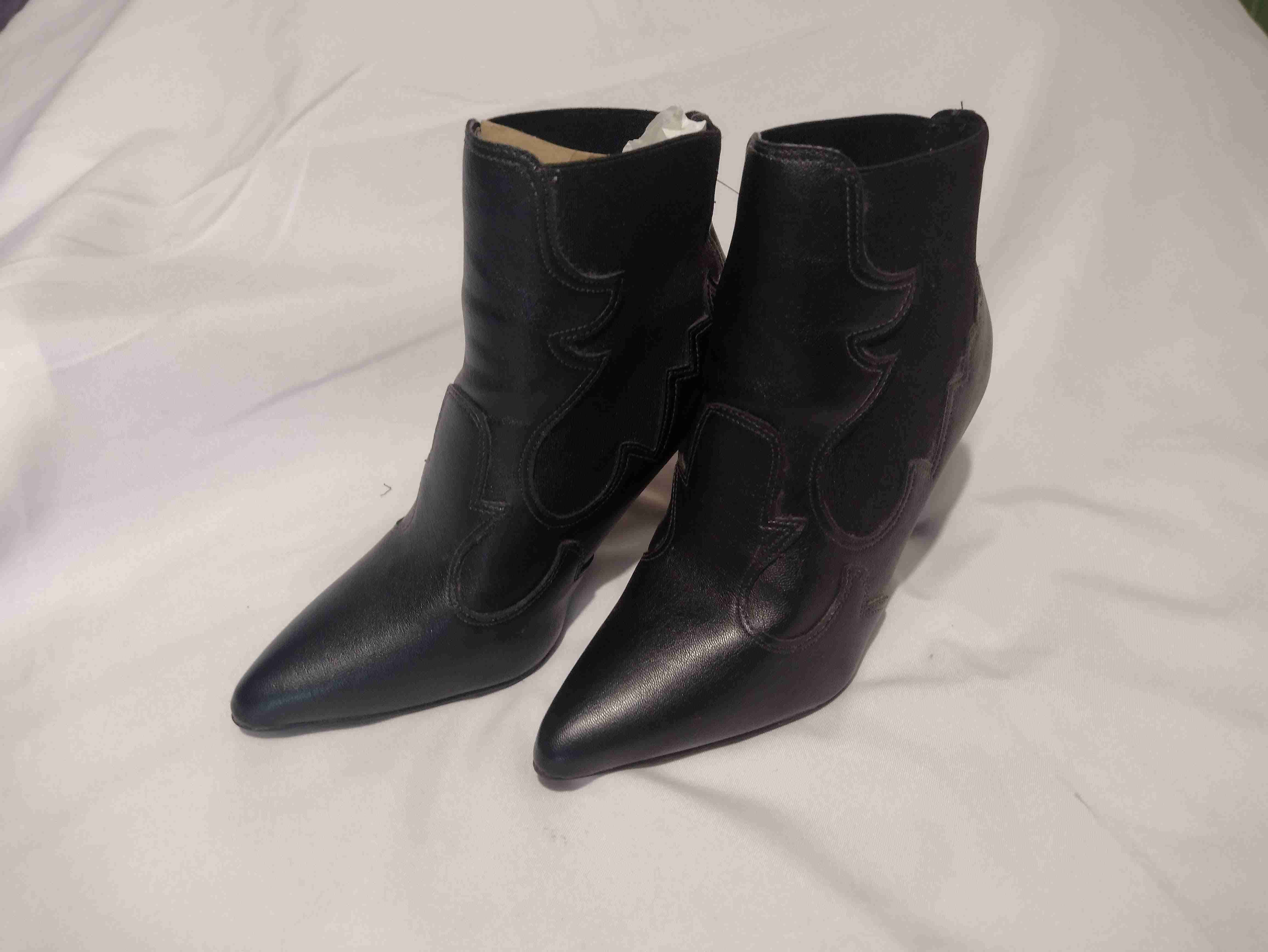 Botines de cuero animal print y negros - miniatura 2