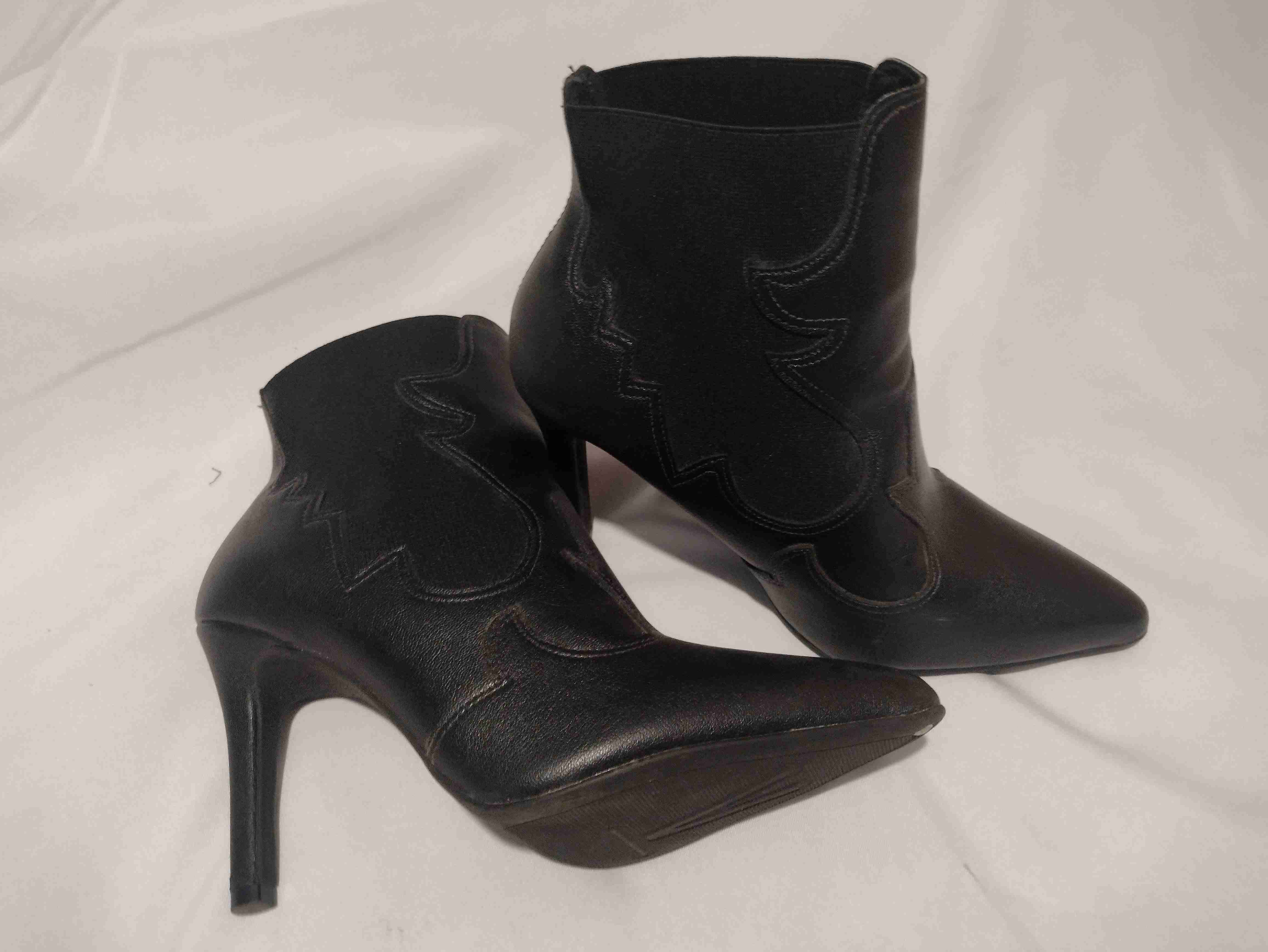 Botines de cuero animal print y negros - miniatura 4